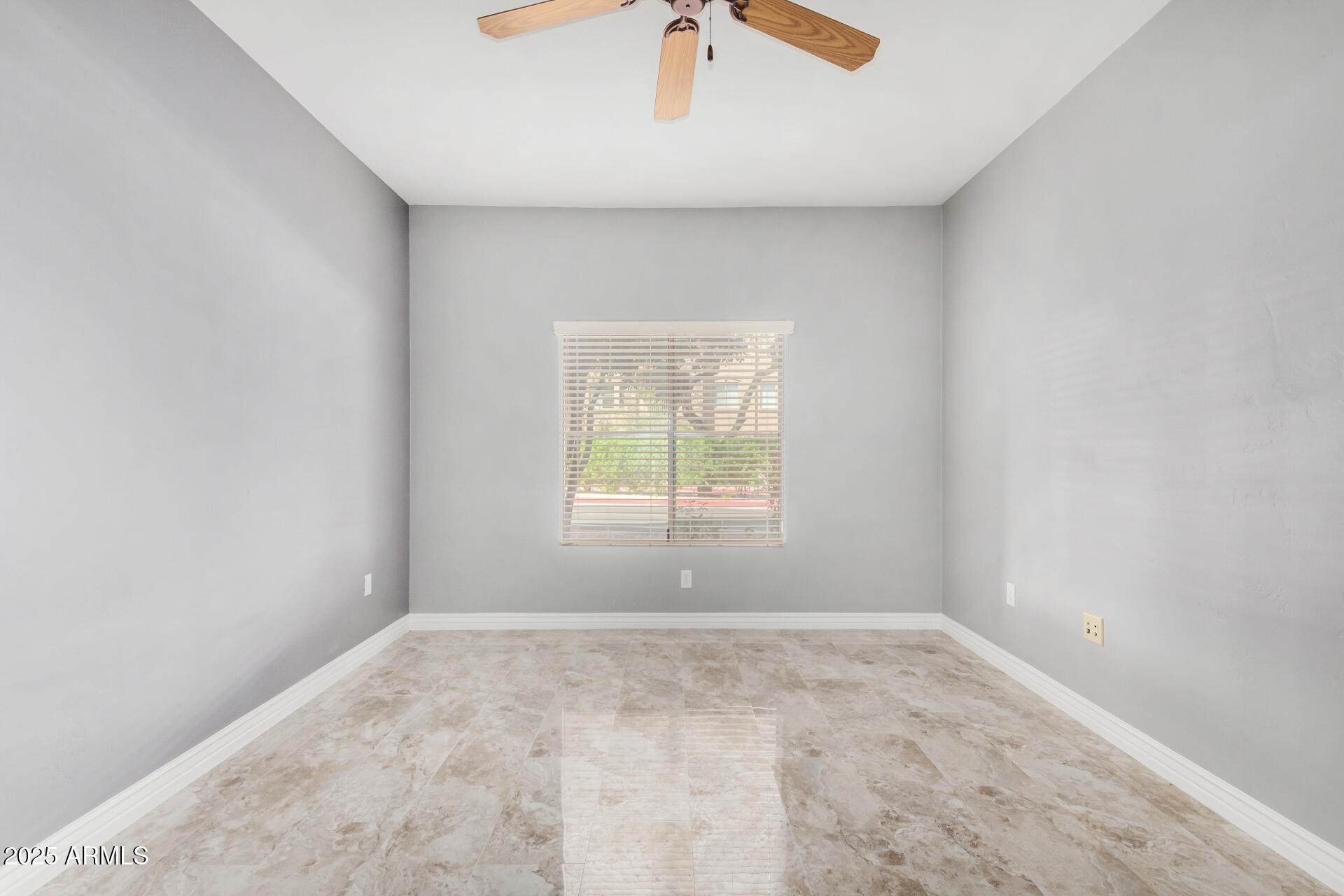 5450 E DEER VALLEY Drive 1006