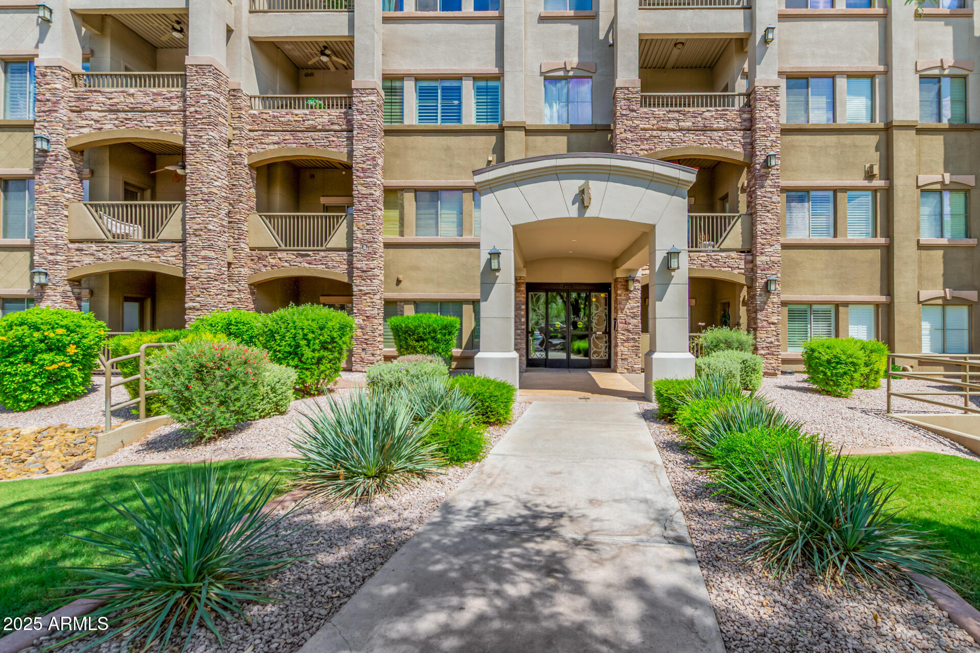 5450 E DEER VALLEY Drive 1006