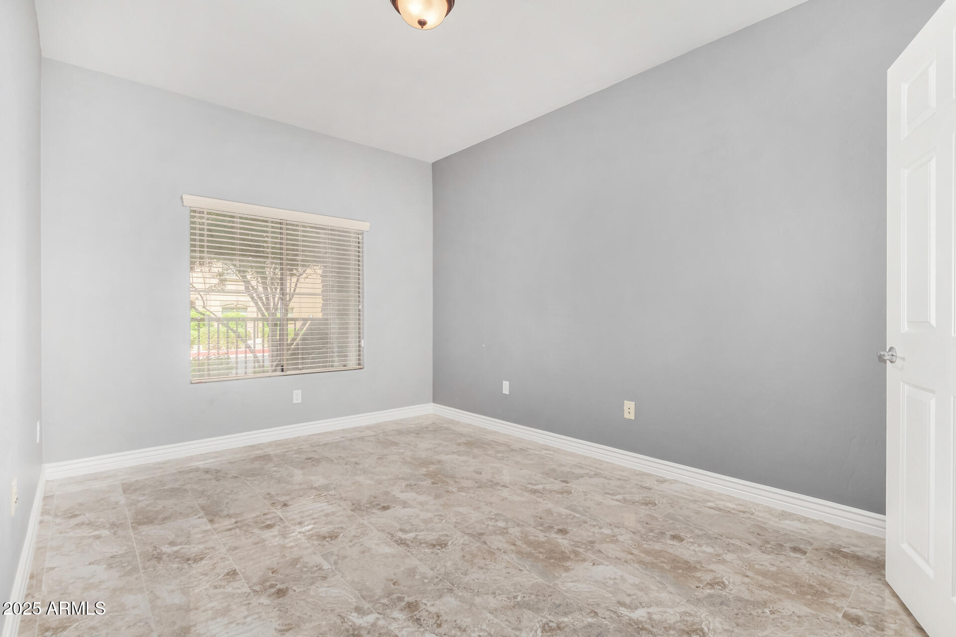 5450 E DEER VALLEY Drive 1006