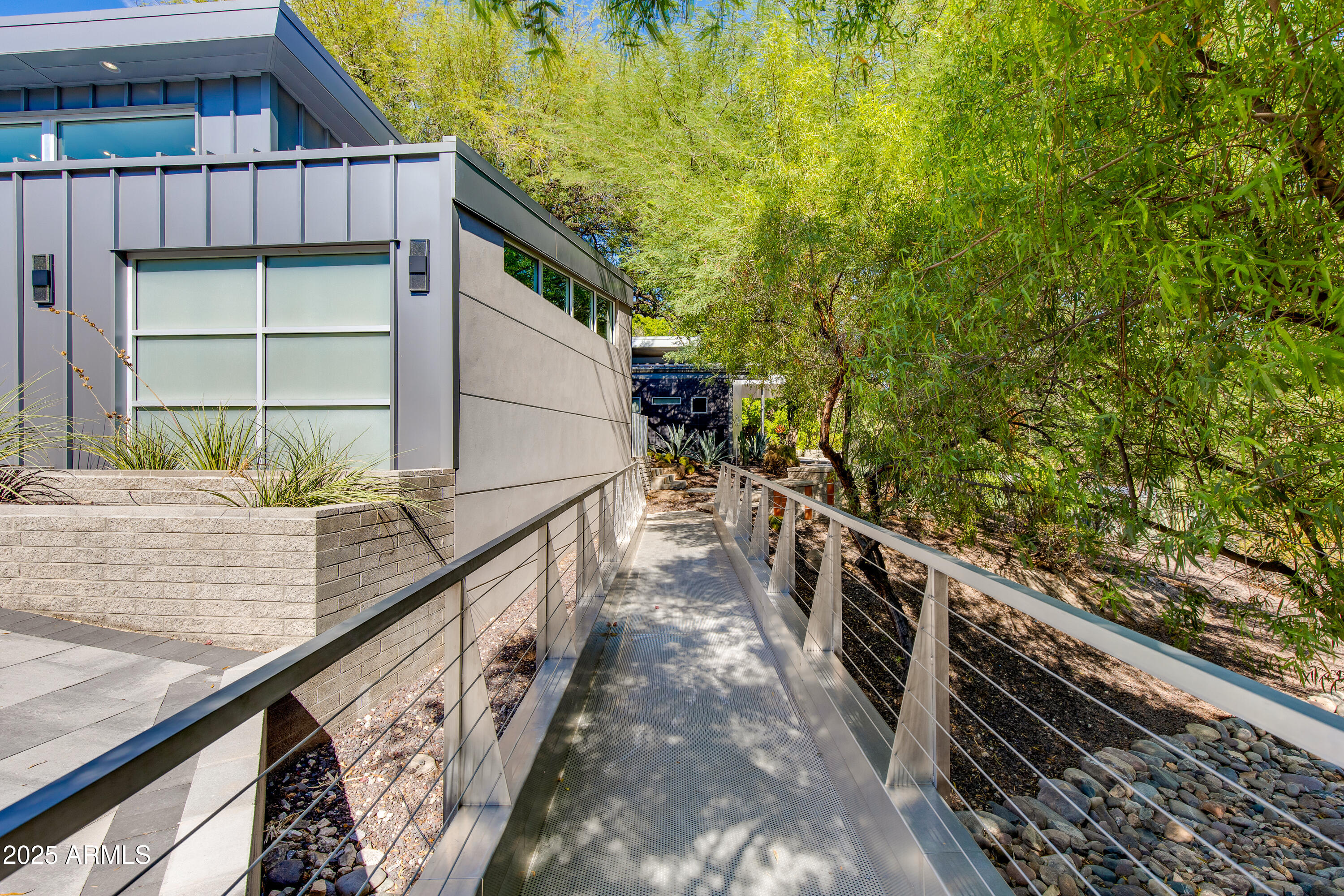 4306 E DESERT CREST Drive