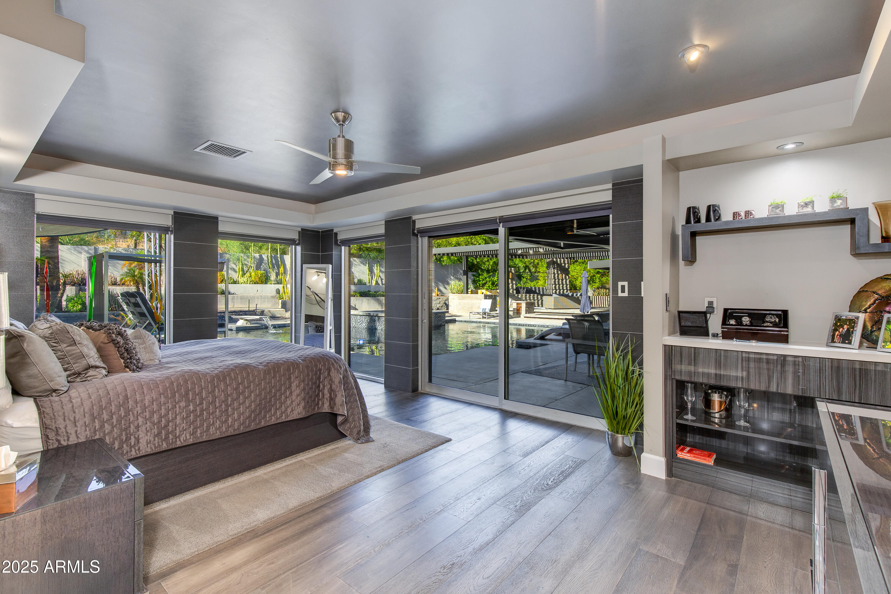 4306 E DESERT CREST Drive