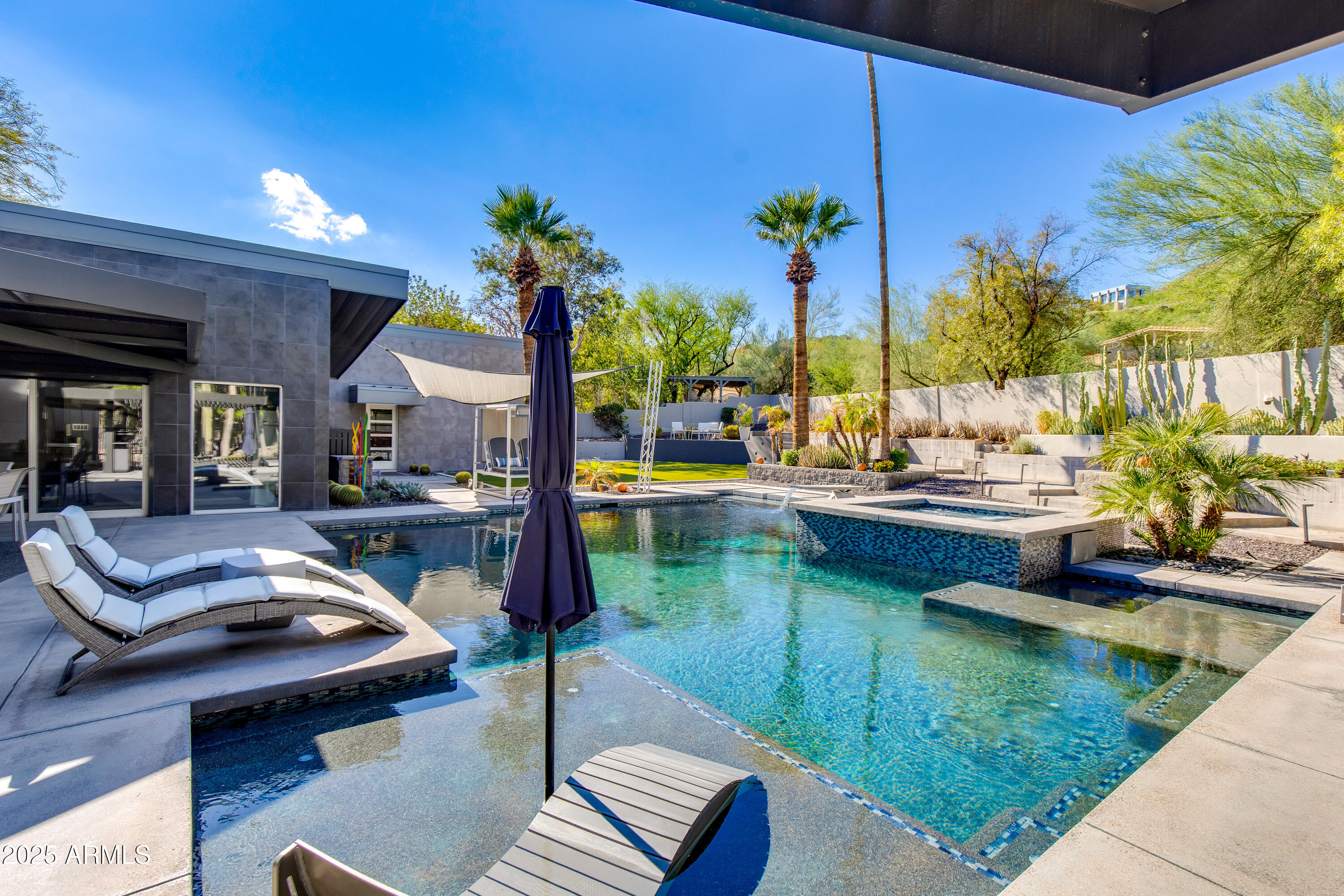 4306 E DESERT CREST Drive