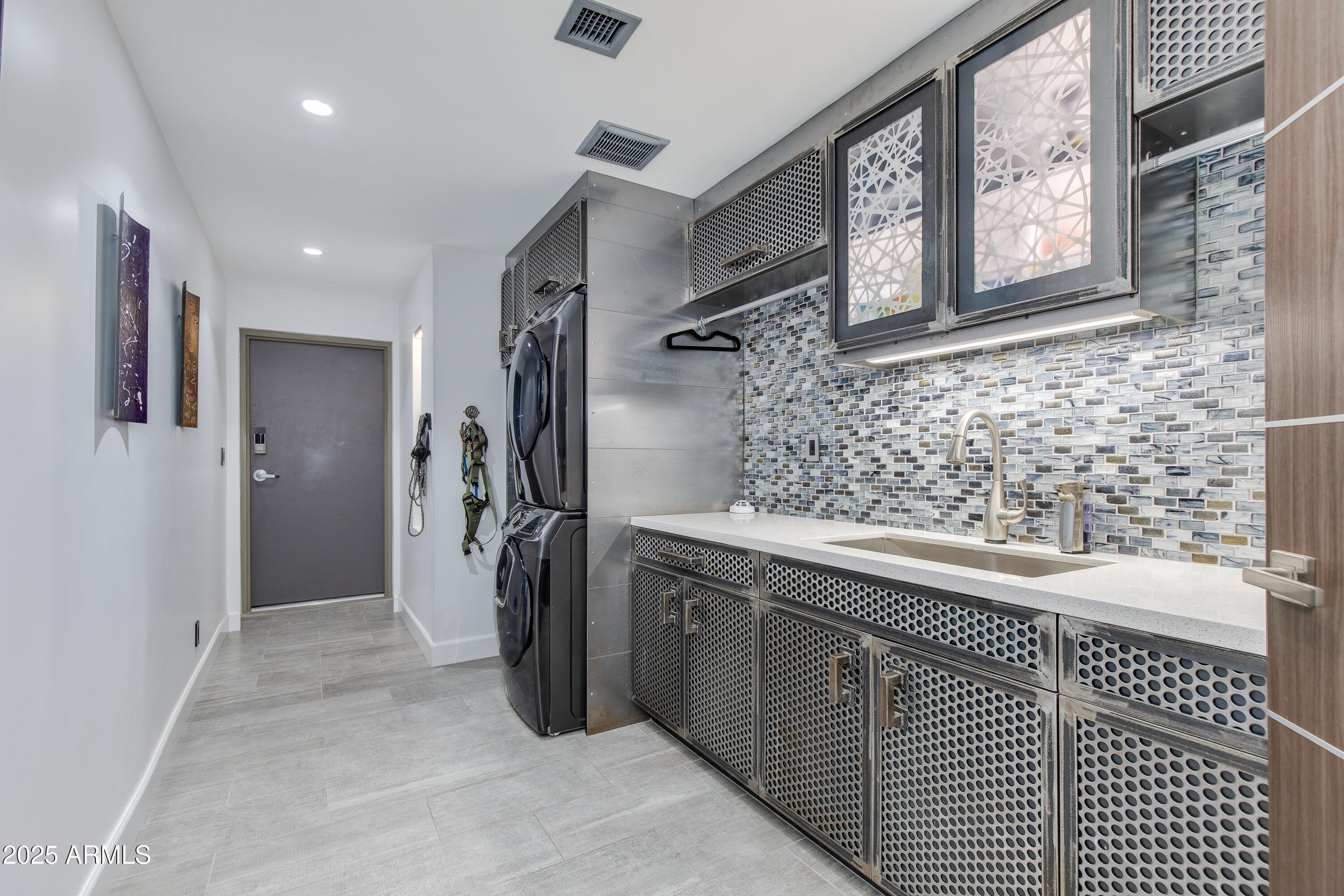 4306 E DESERT CREST Drive