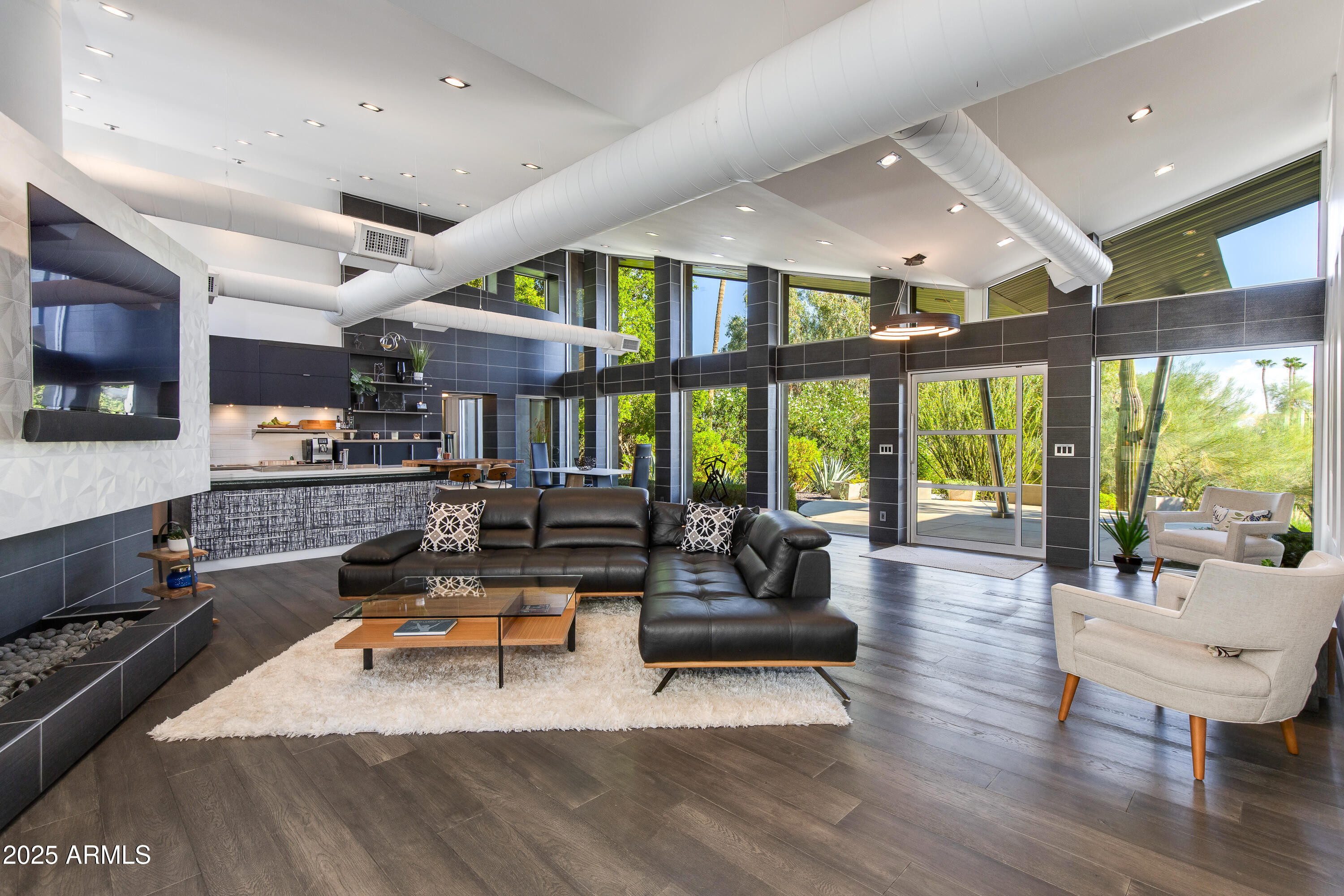 4306 E DESERT CREST Drive