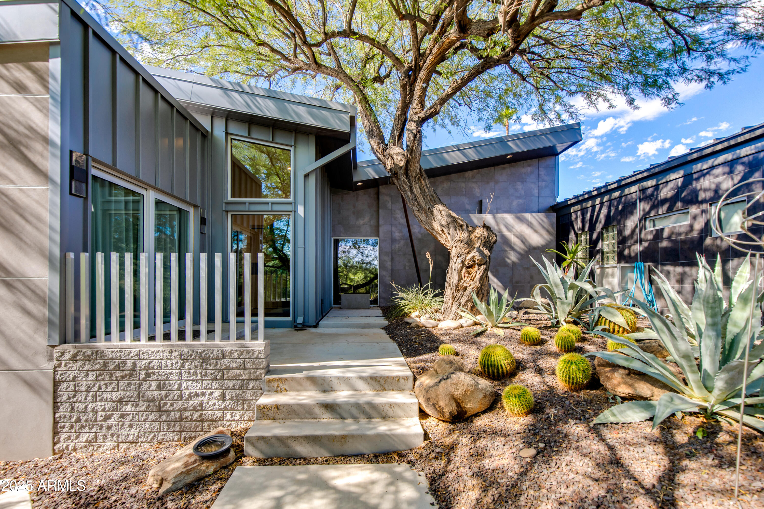 4306 E DESERT CREST Drive