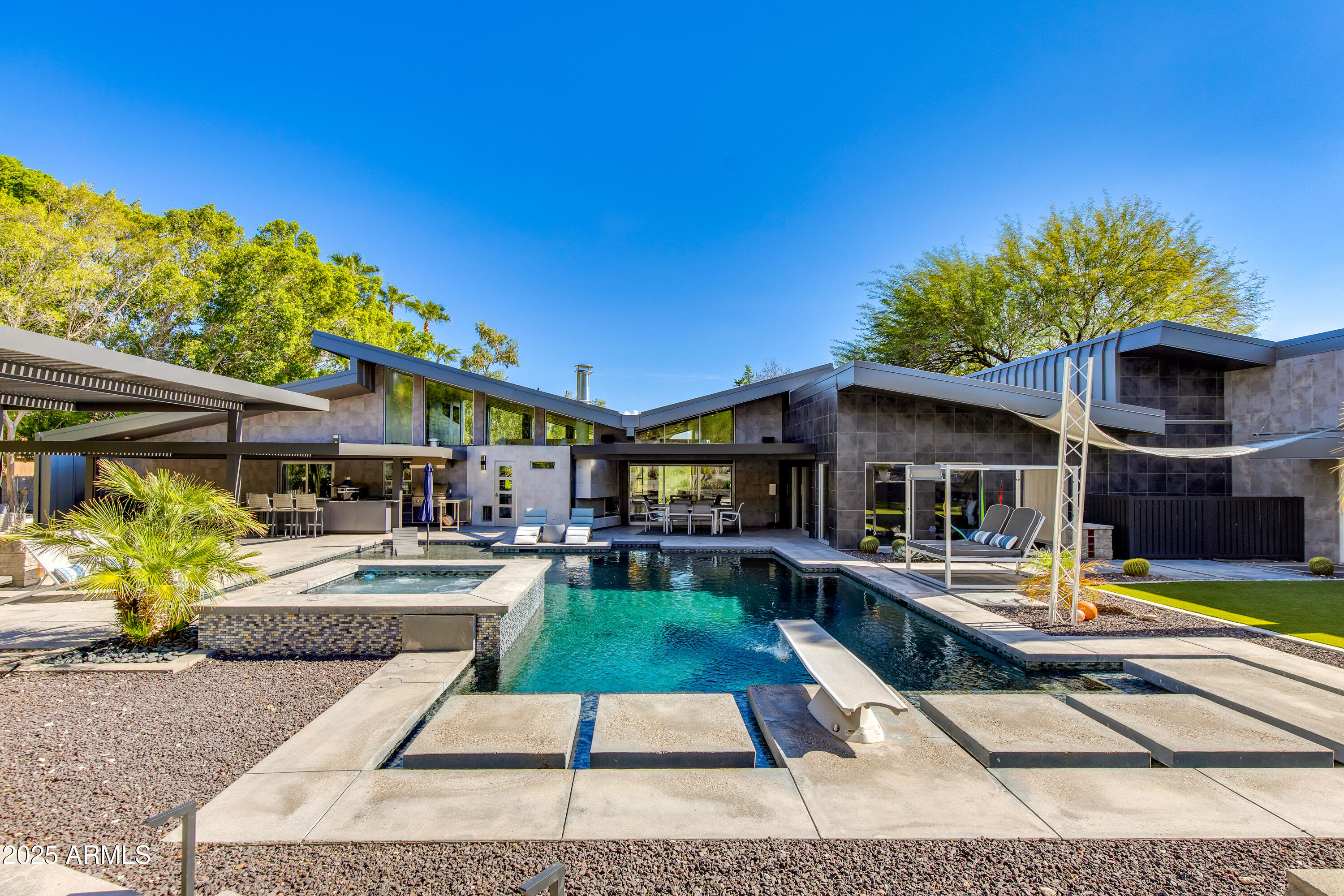 4306 E DESERT CREST Drive