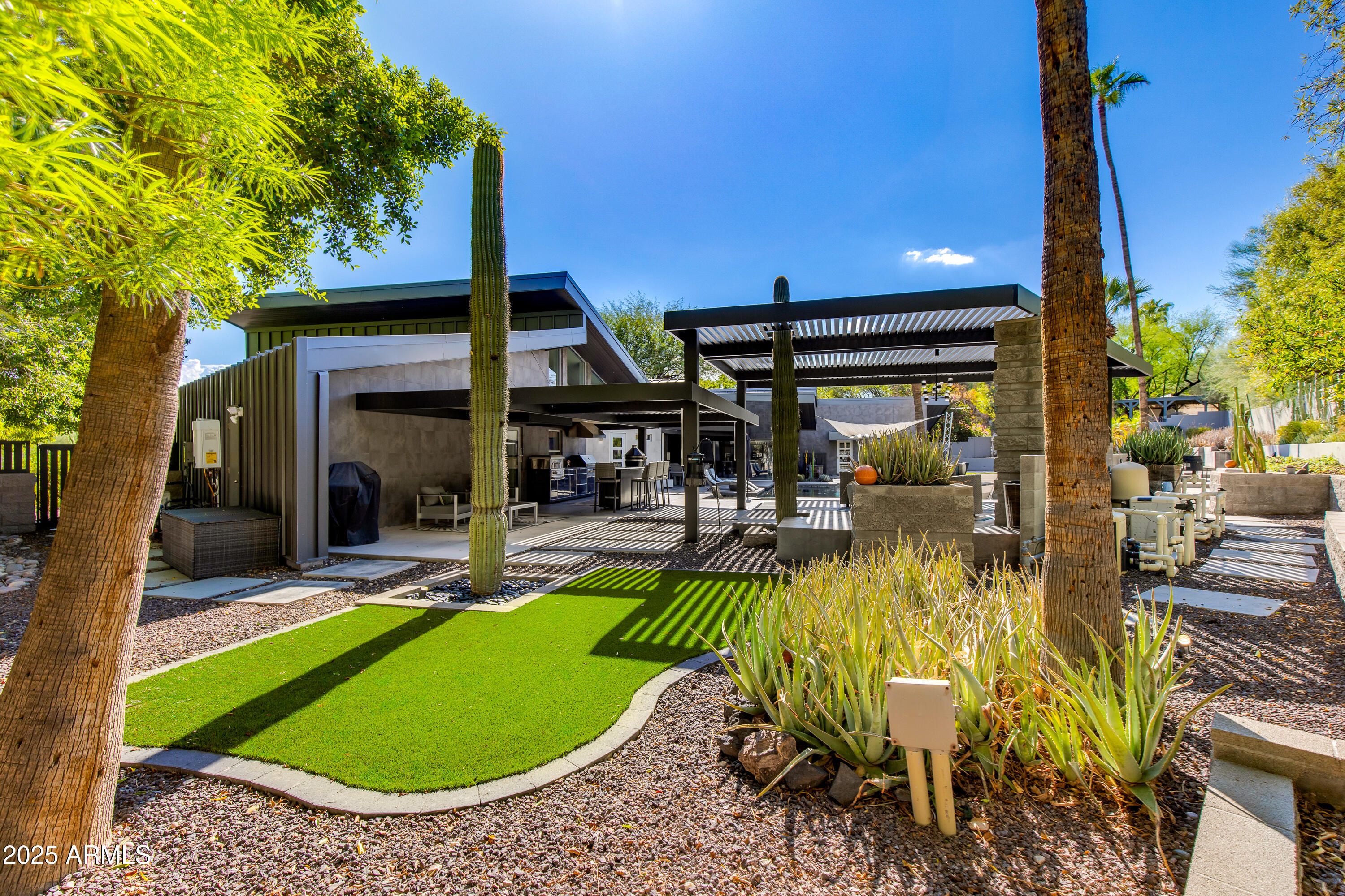 4306 E DESERT CREST Drive