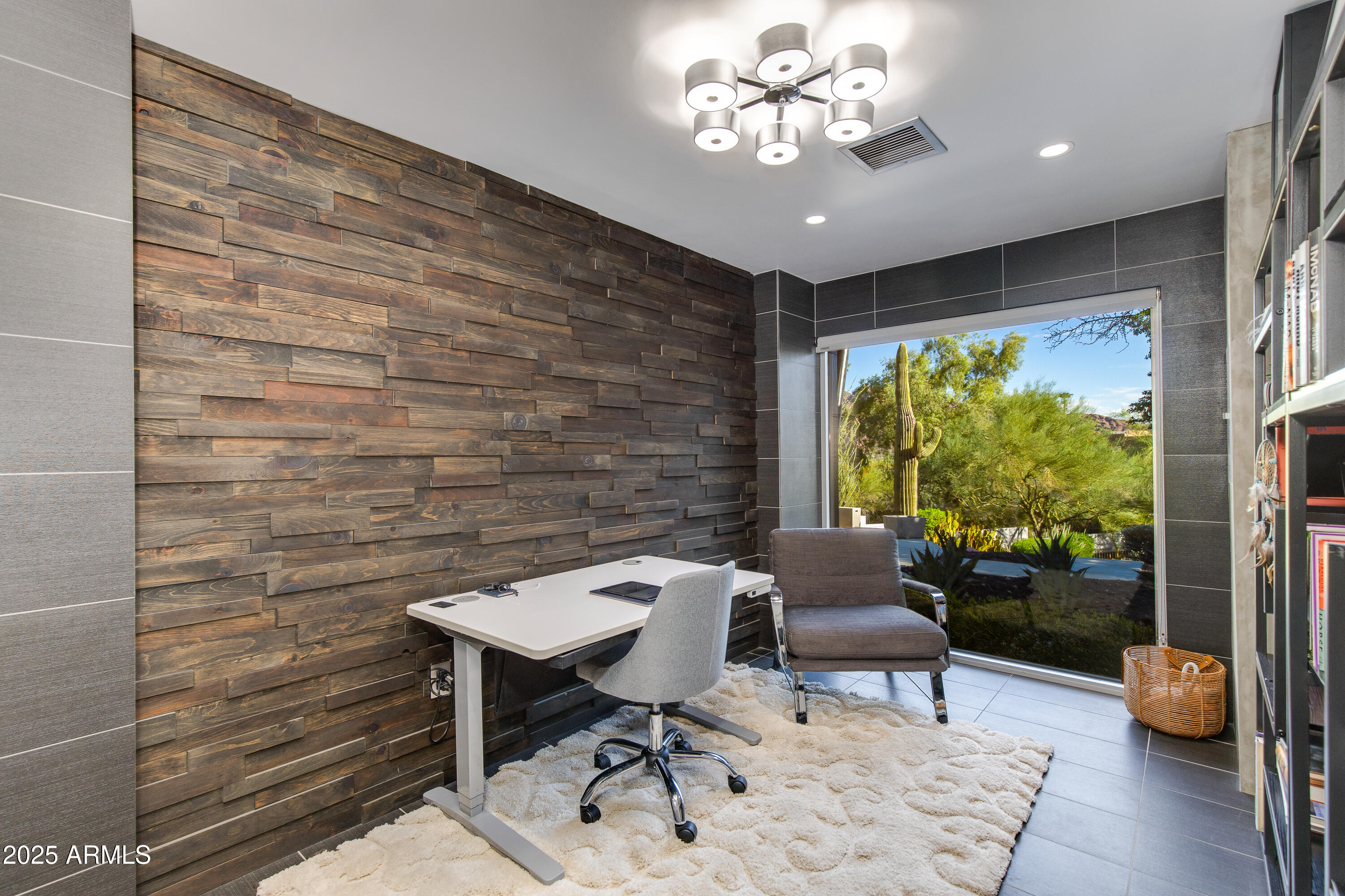 4306 E DESERT CREST Drive