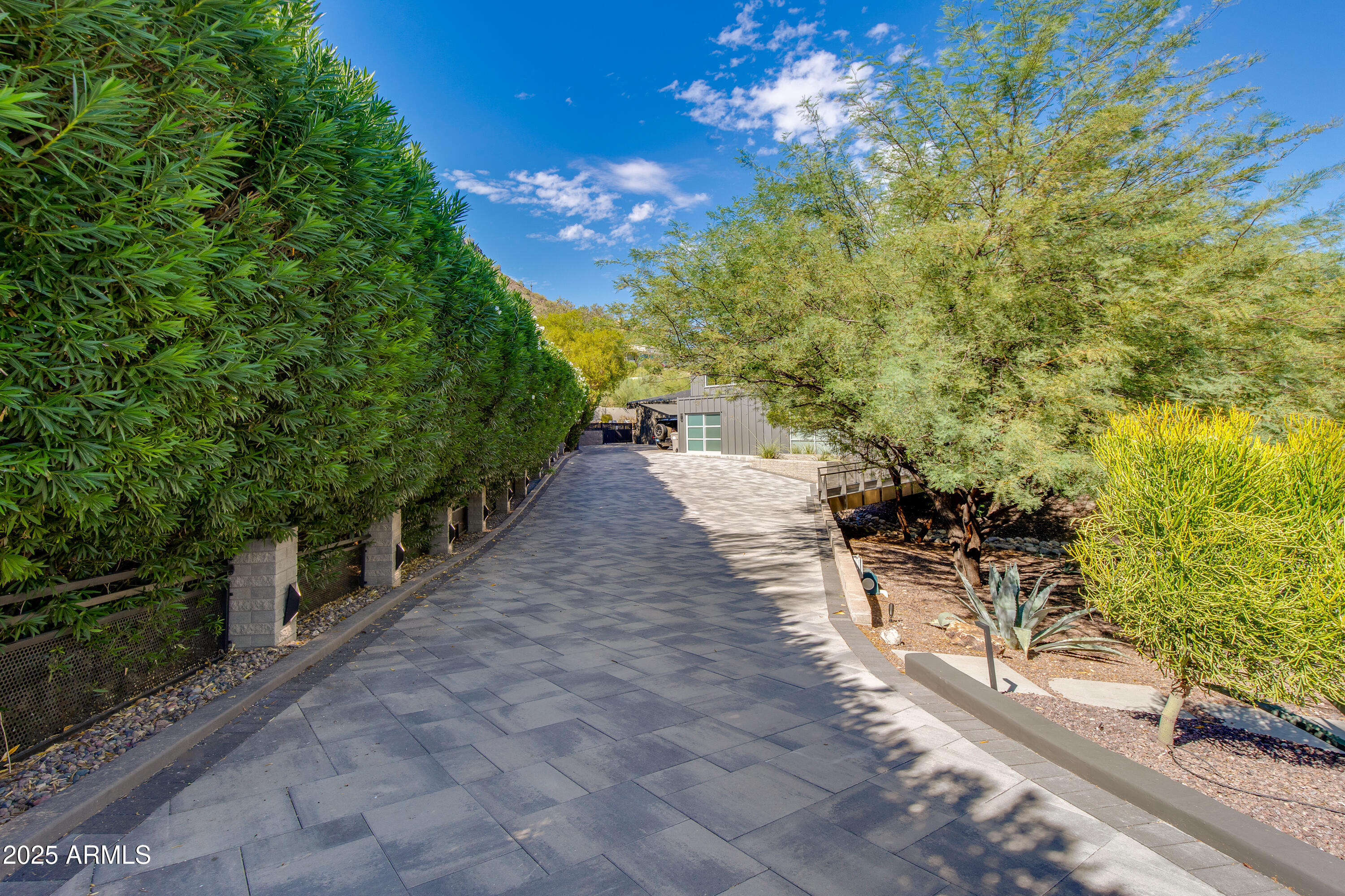 4306 E DESERT CREST Drive