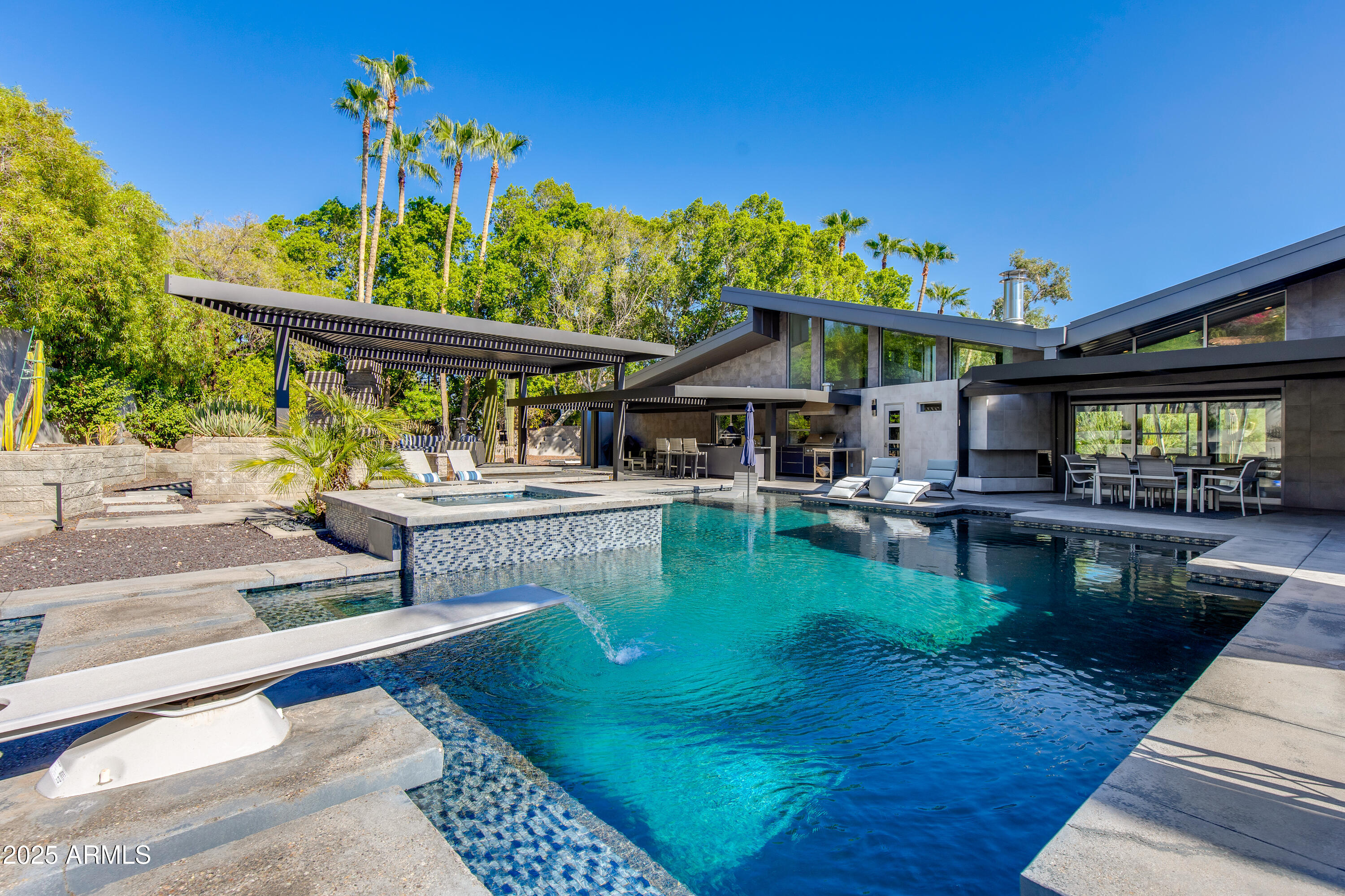 4306 E DESERT CREST Drive