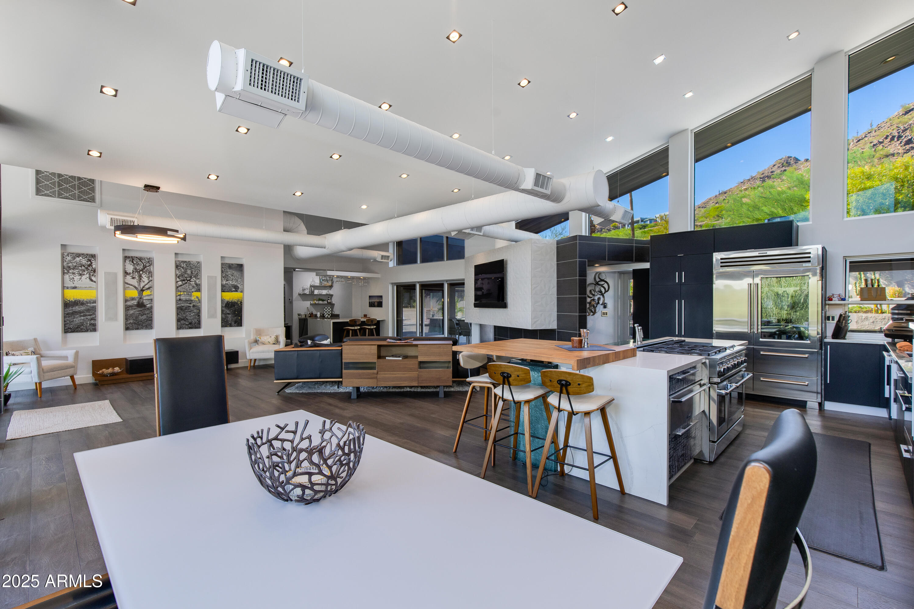 4306 E DESERT CREST Drive