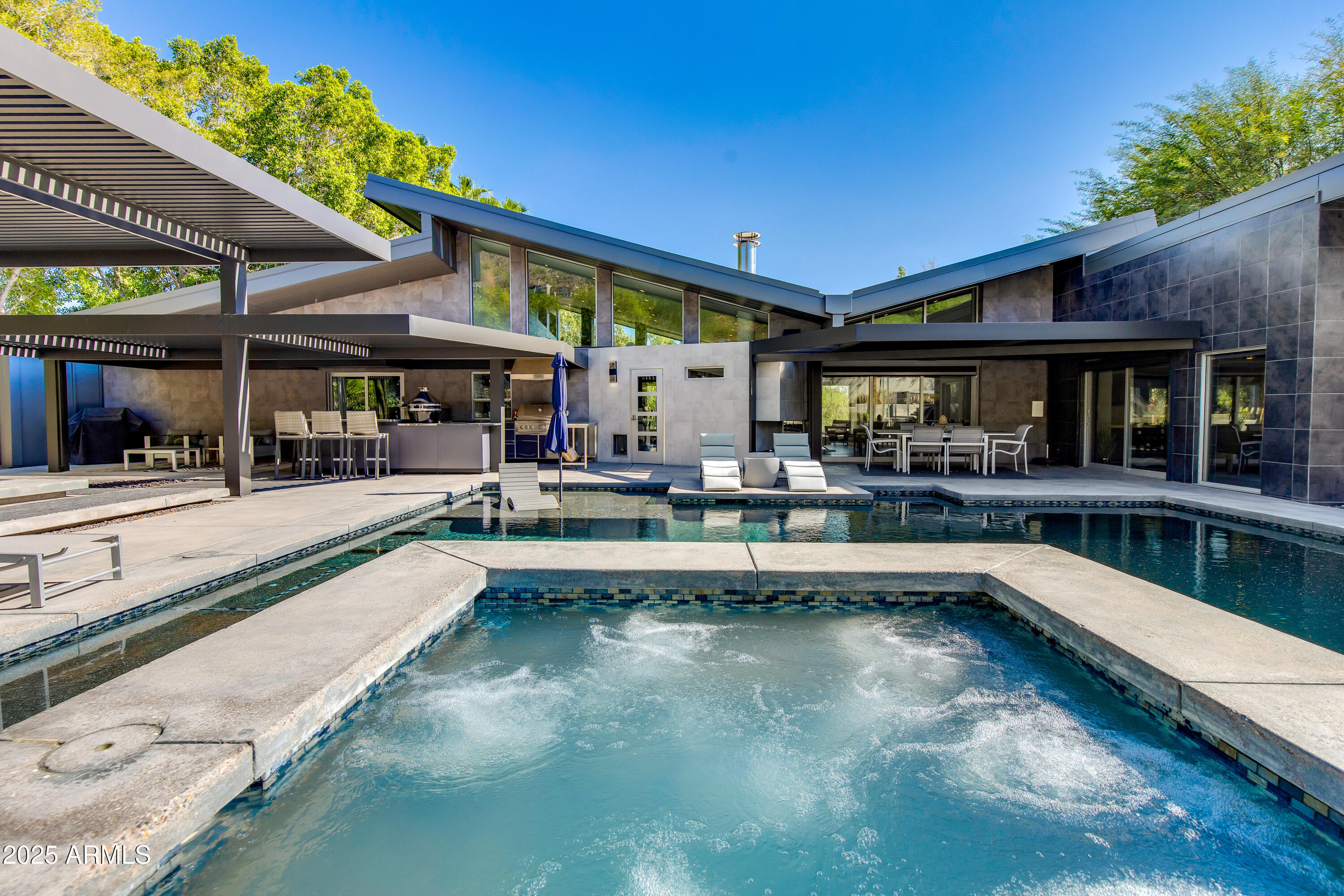 4306 E DESERT CREST Drive