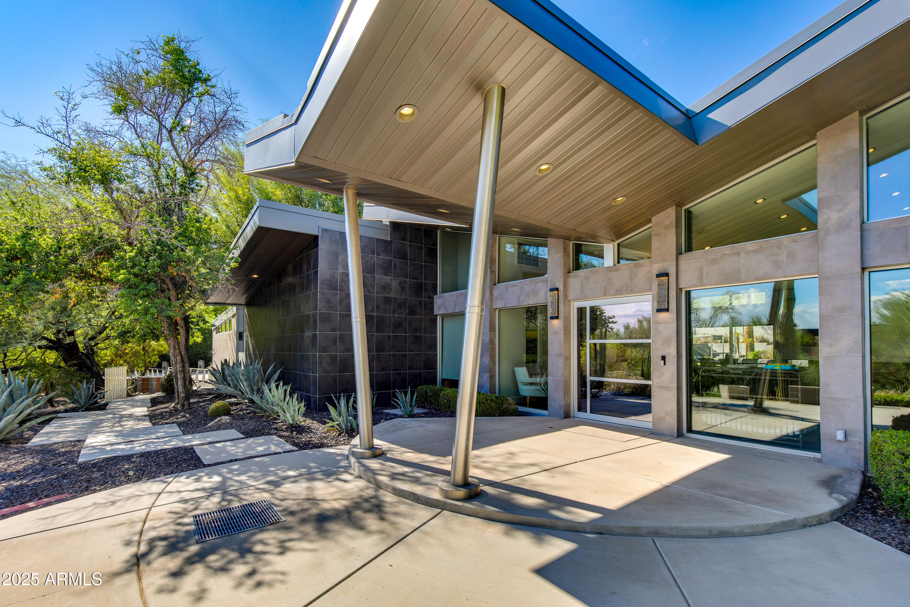 4306 E DESERT CREST Drive