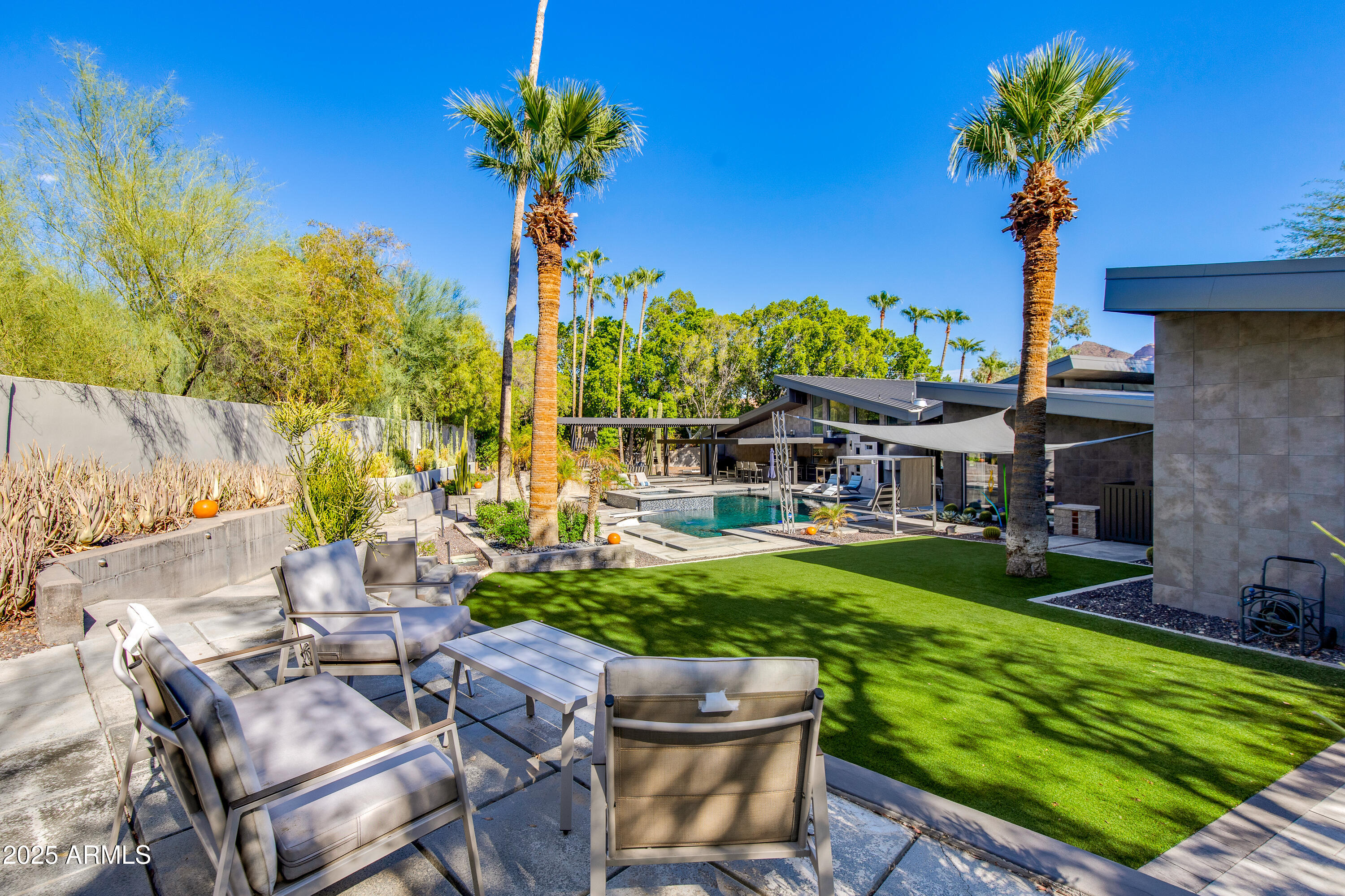 4306 E DESERT CREST Drive