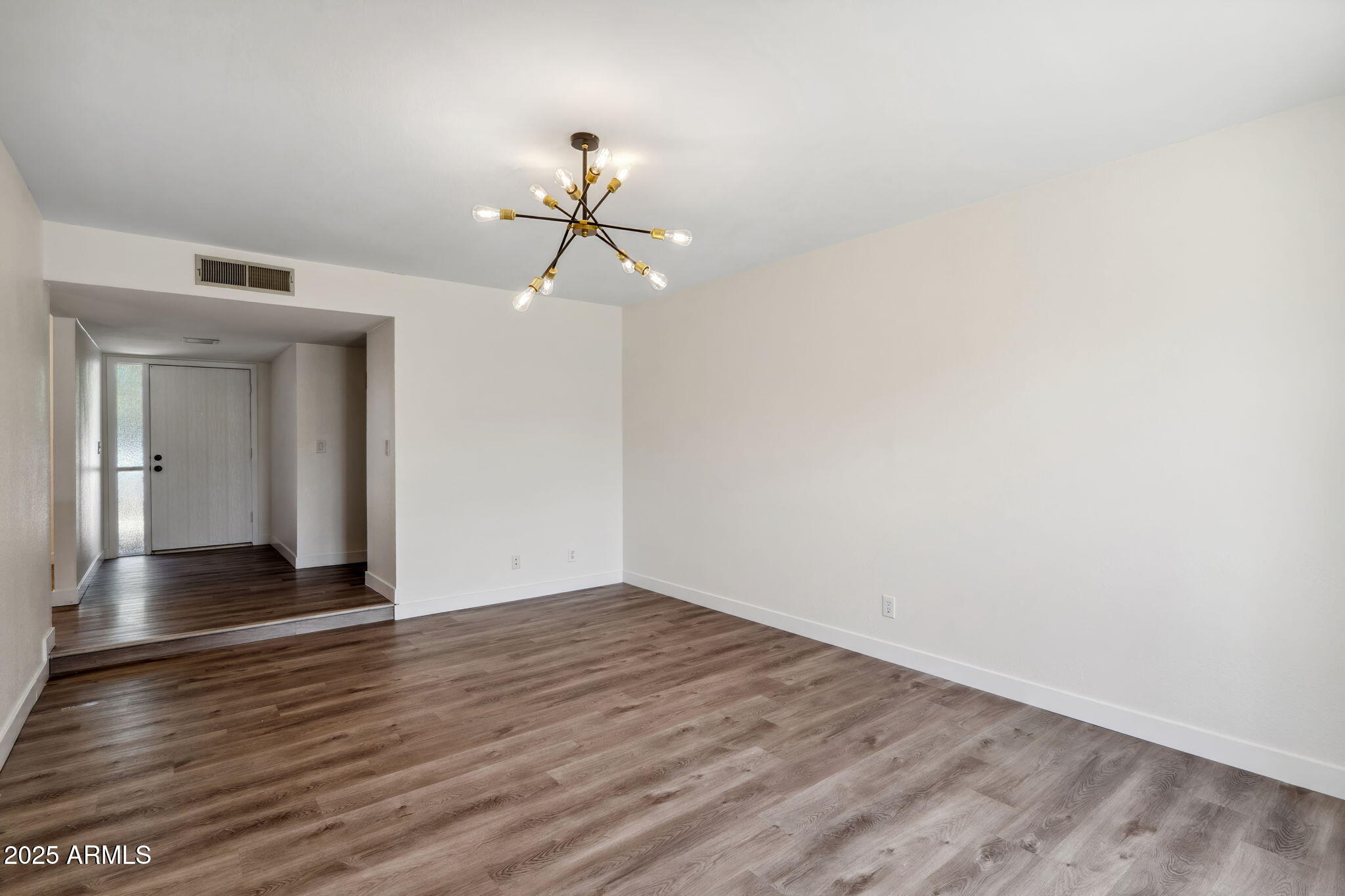 5319 E GELDING Drive