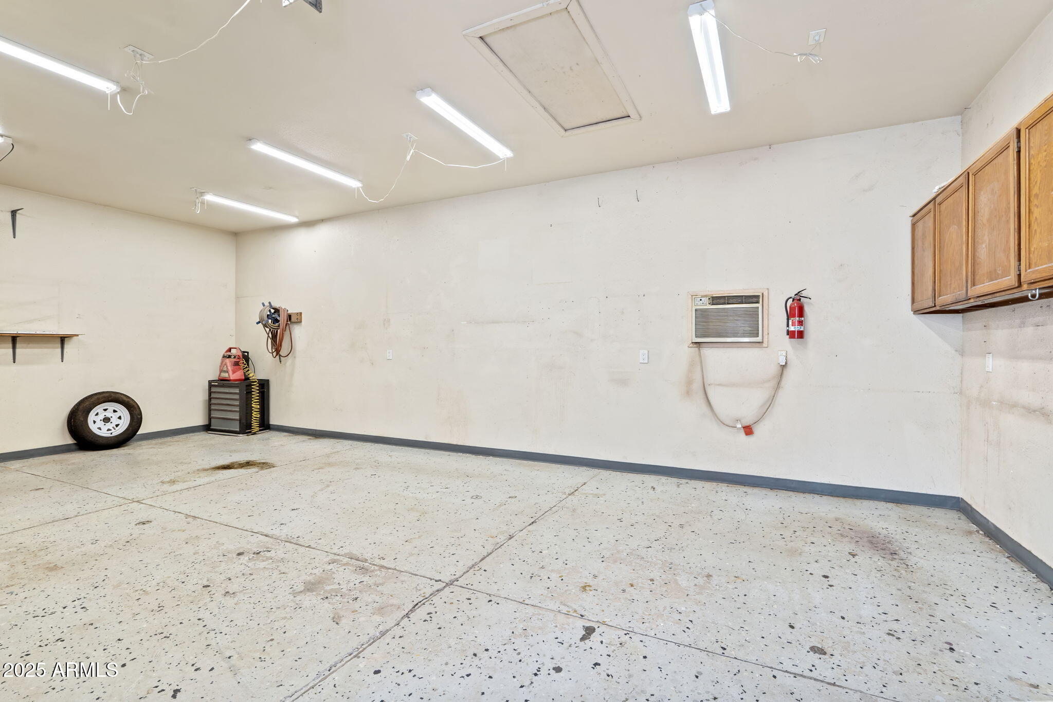 5319 E GELDING Drive