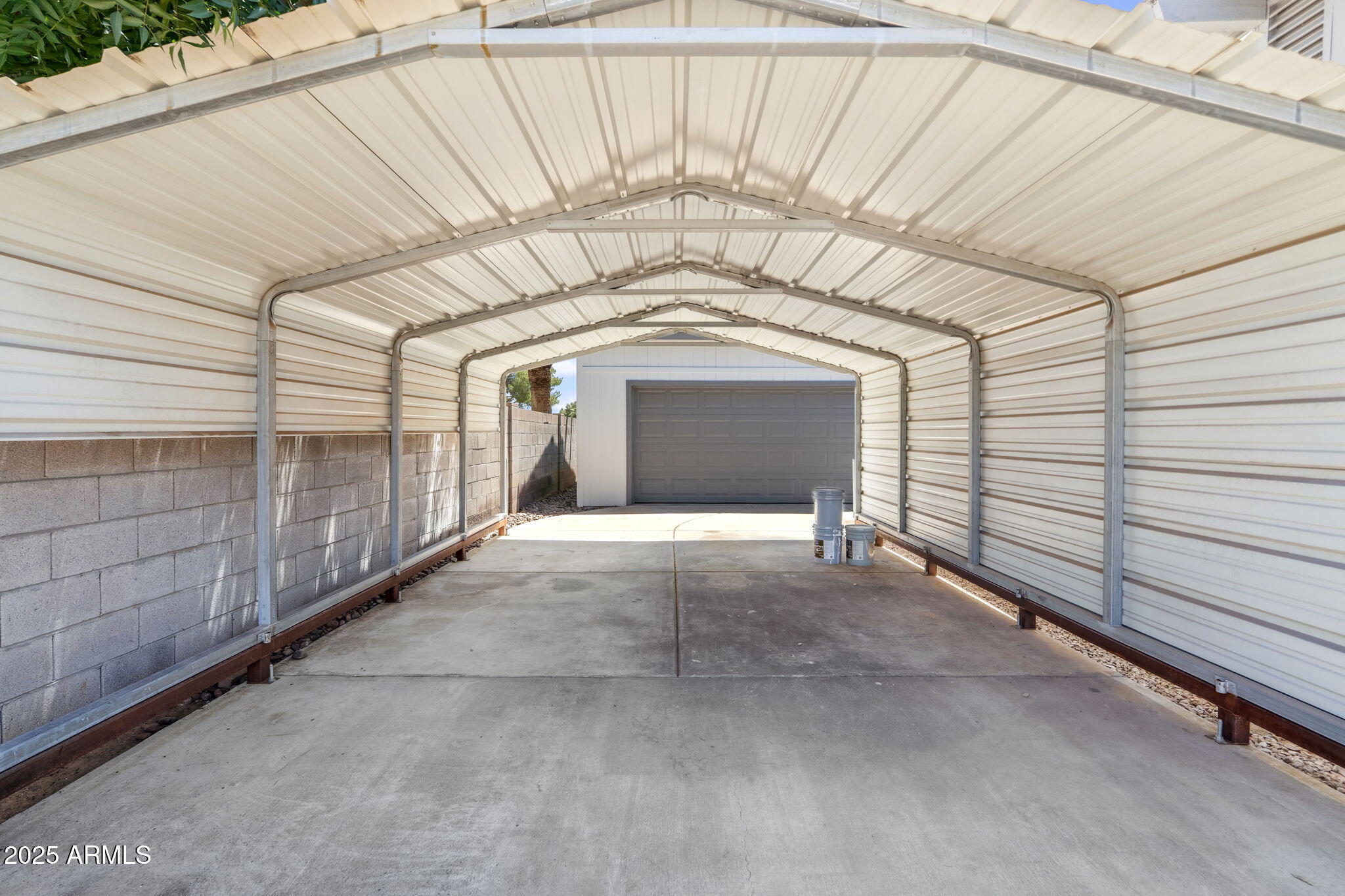 5319 E GELDING Drive