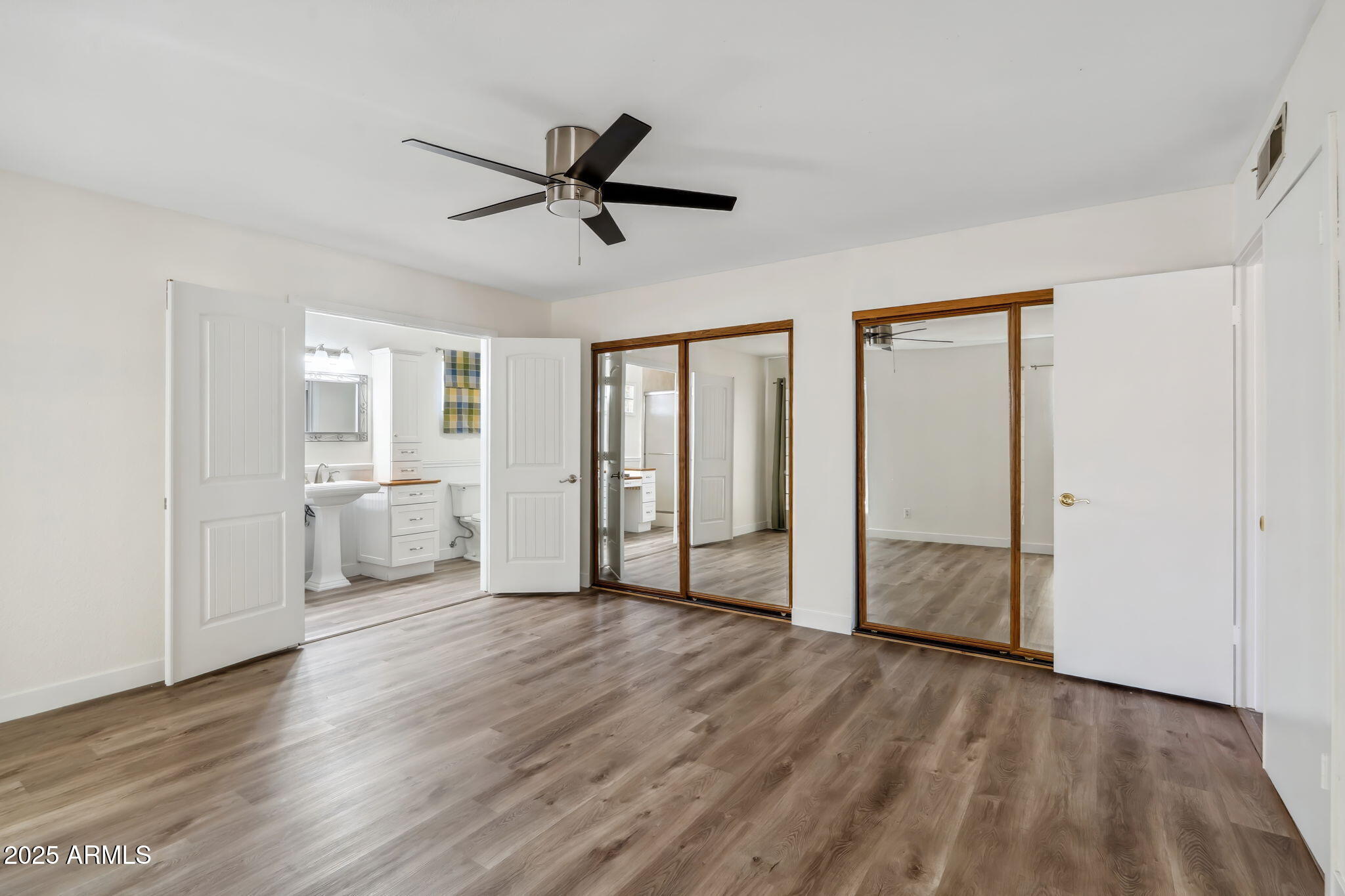 5319 E GELDING Drive