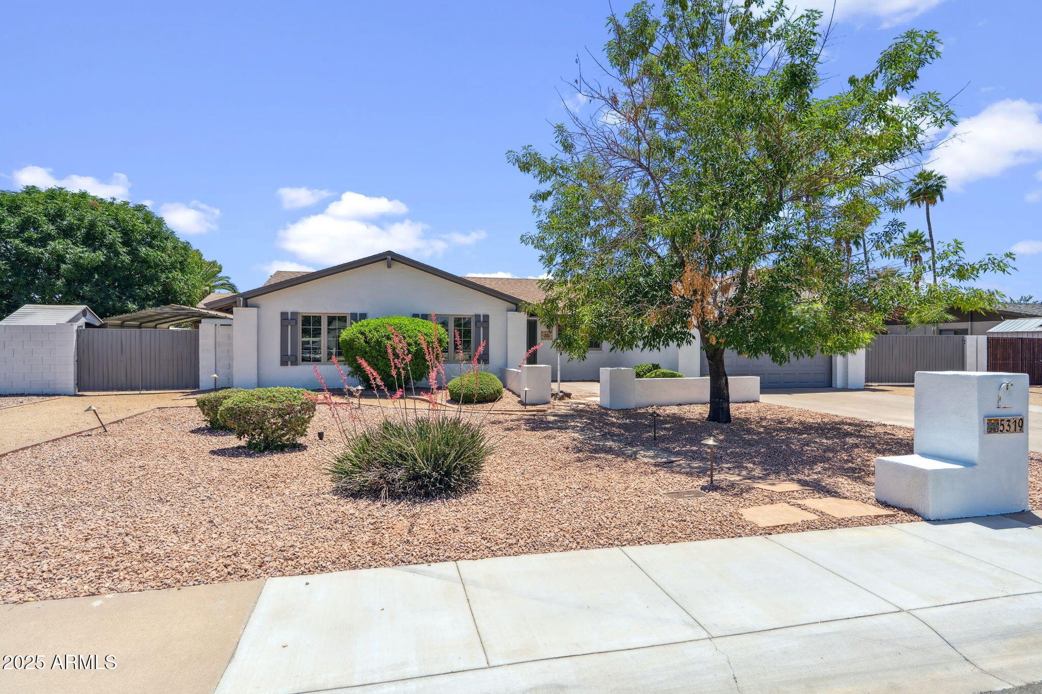 5319 E GELDING Drive