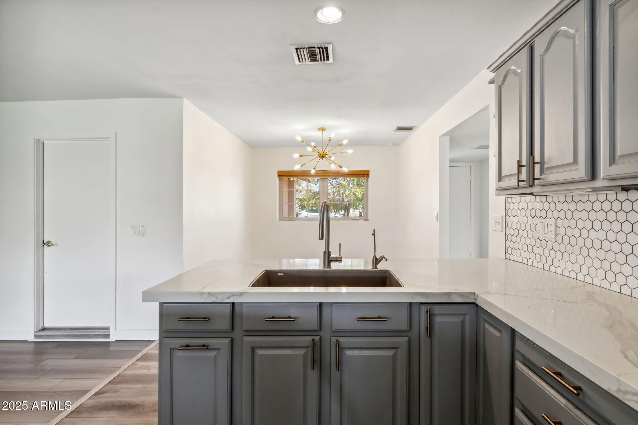 5319 E GELDING Drive