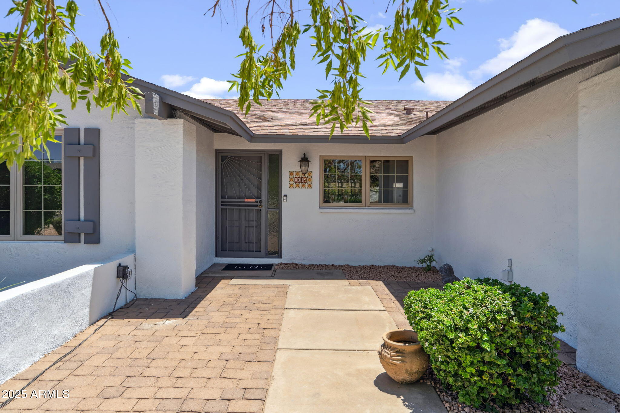 5319 E GELDING Drive