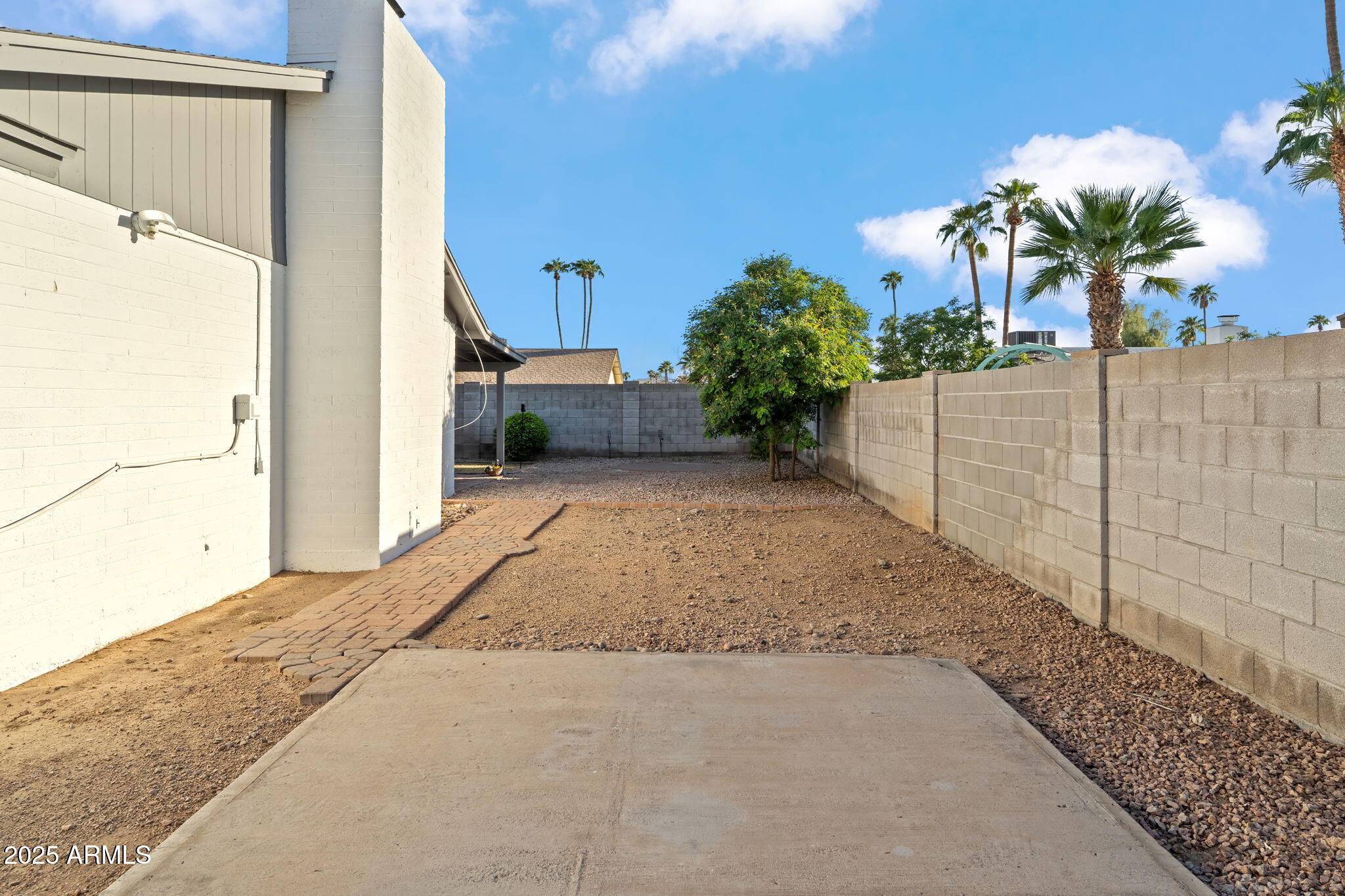 5319 E GELDING Drive