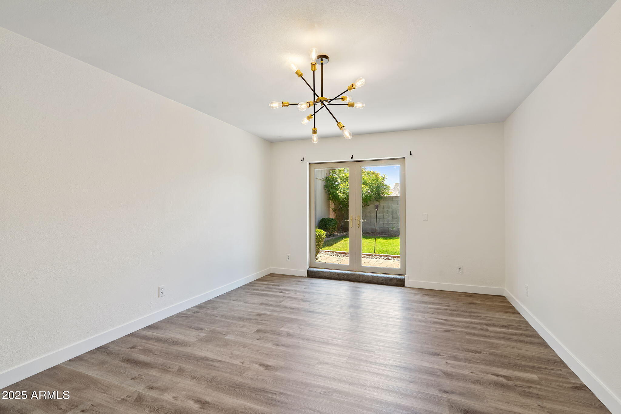 5319 E GELDING Drive