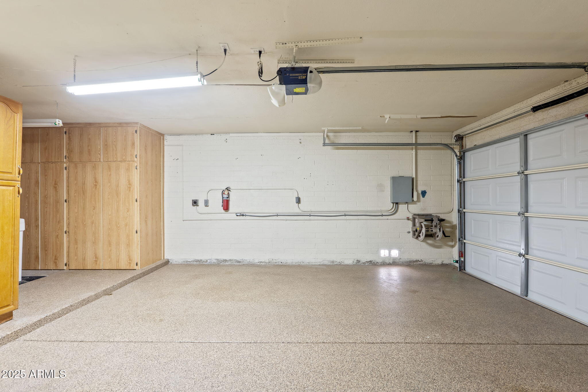 5319 E GELDING Drive