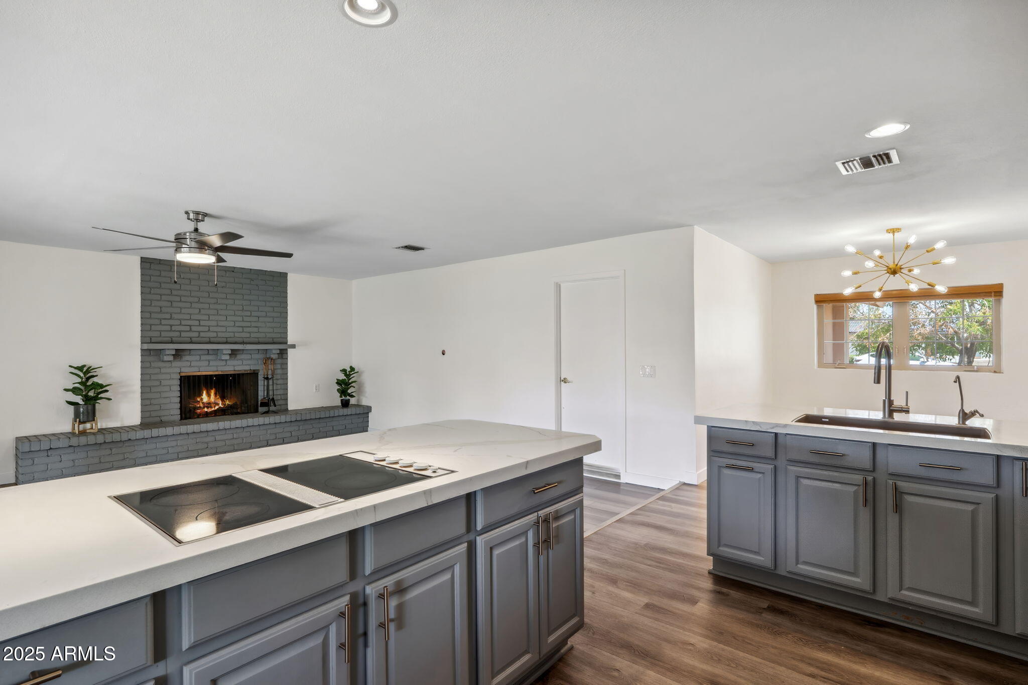 5319 E GELDING Drive