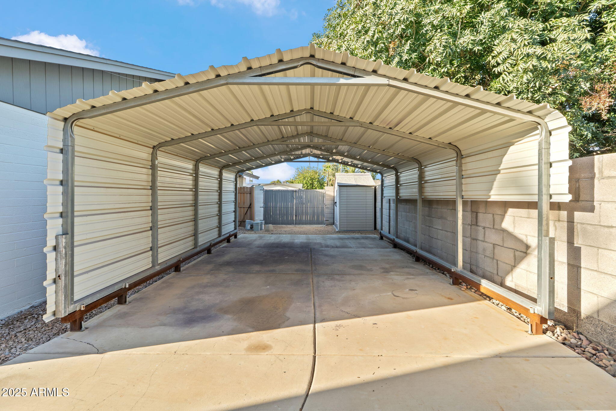 5319 E GELDING Drive