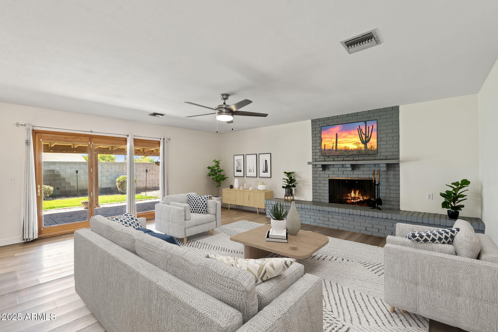 5319 E GELDING Drive