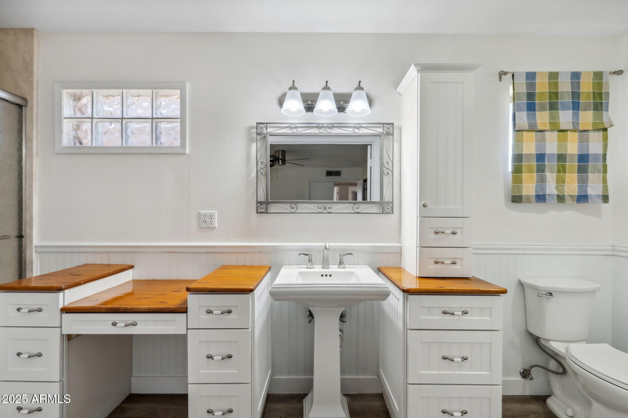 5319 E GELDING Drive