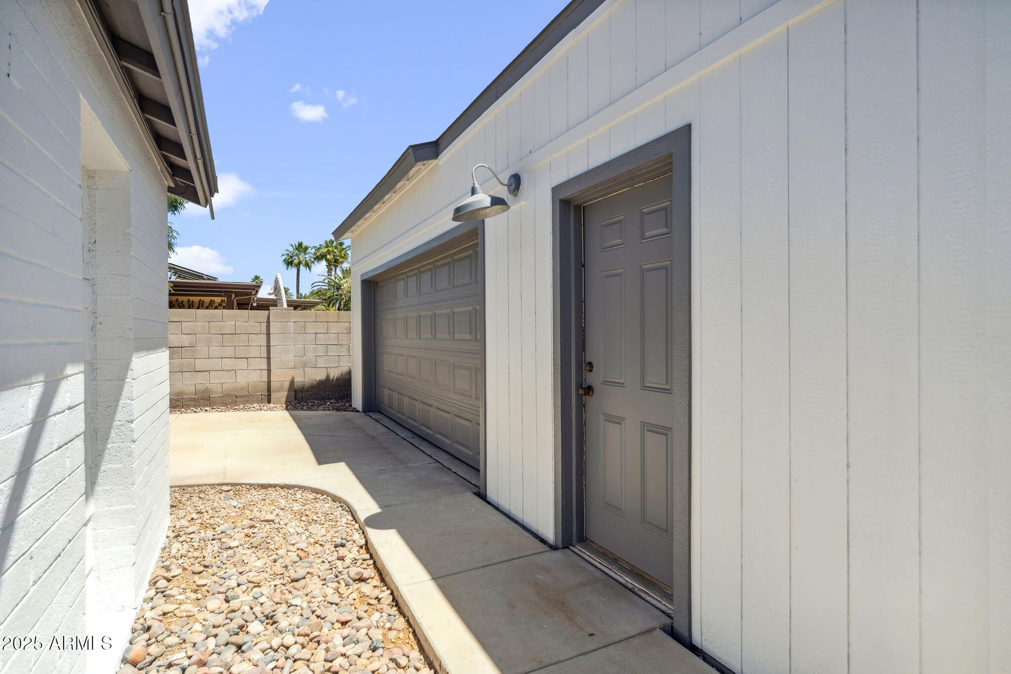 5319 E GELDING Drive