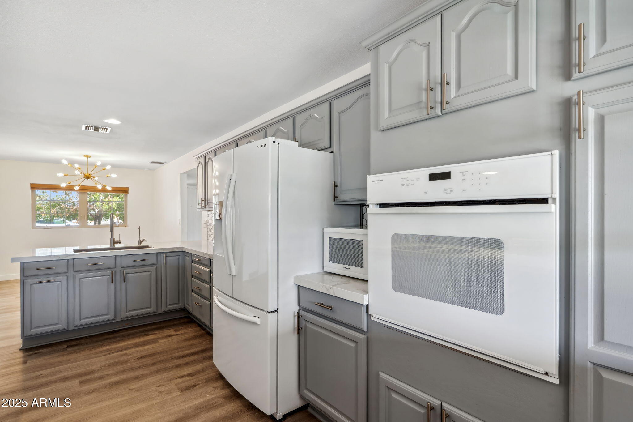 5319 E GELDING Drive