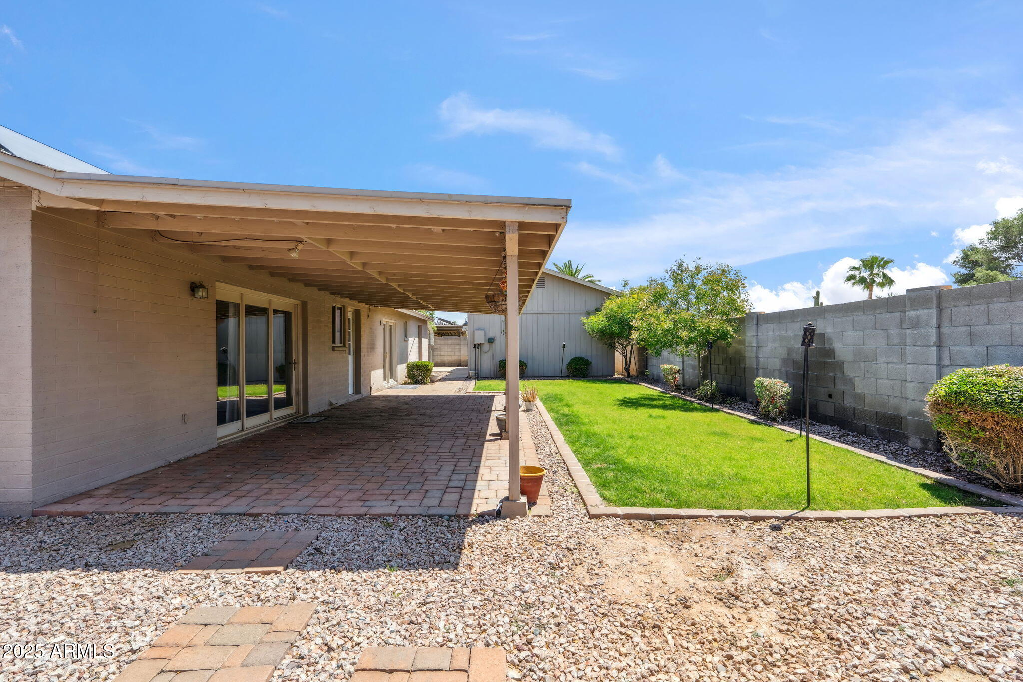 5319 E GELDING Drive