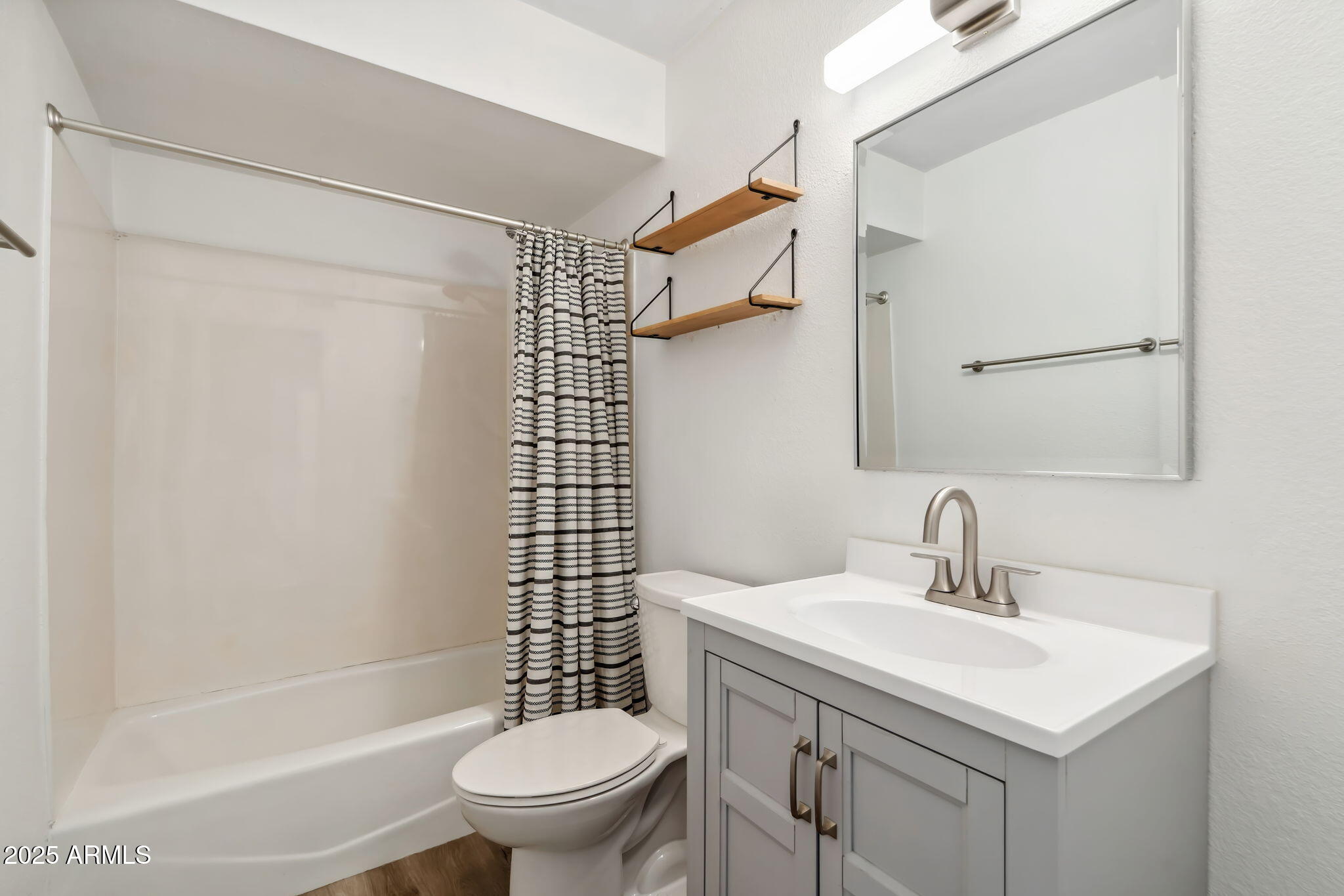 5319 E GELDING Drive