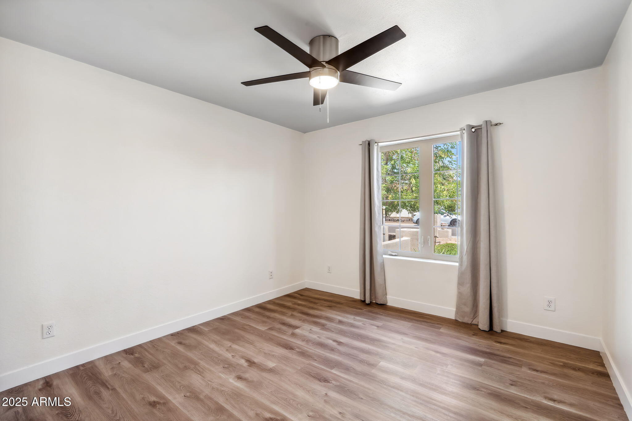 5319 E GELDING Drive