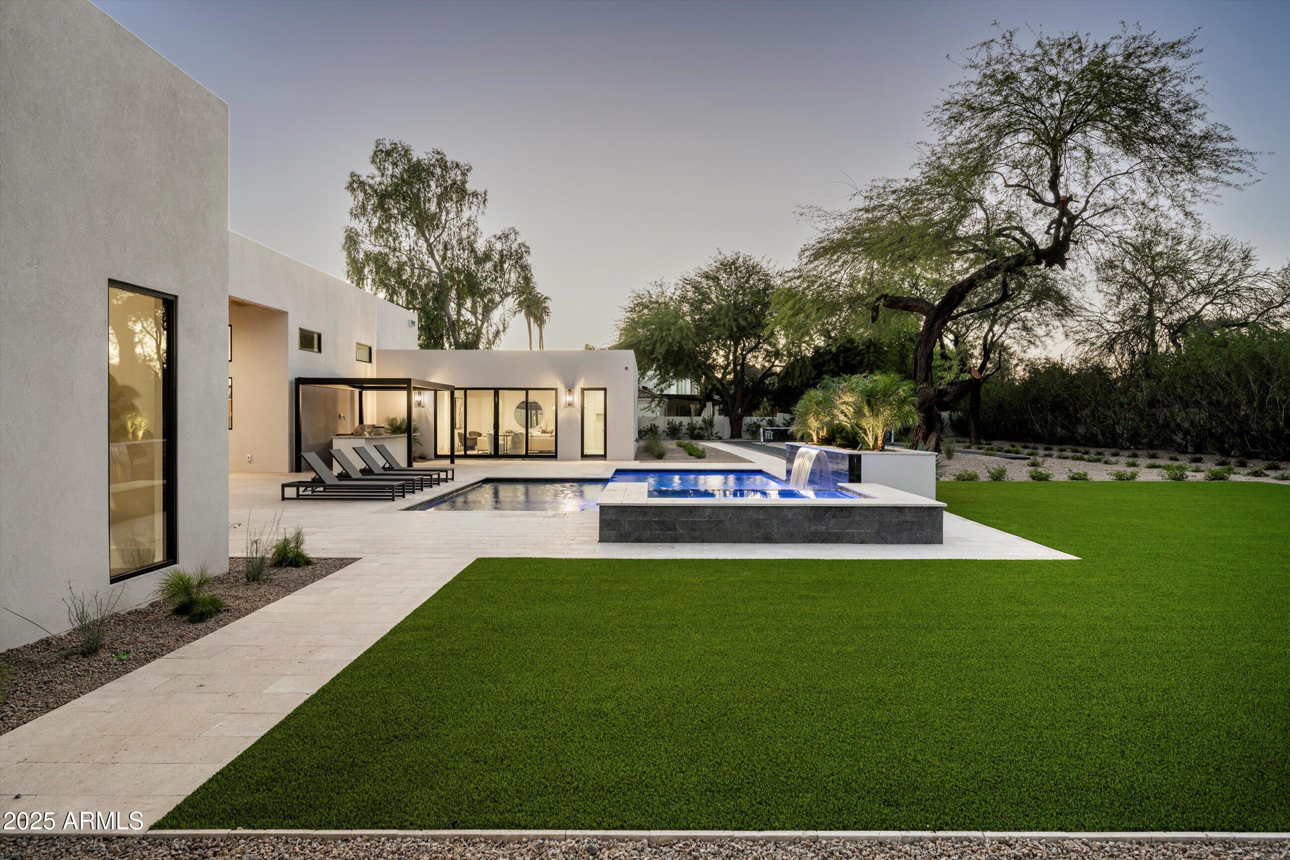 6748 E BERNEIL Lane, Paradise Valley
