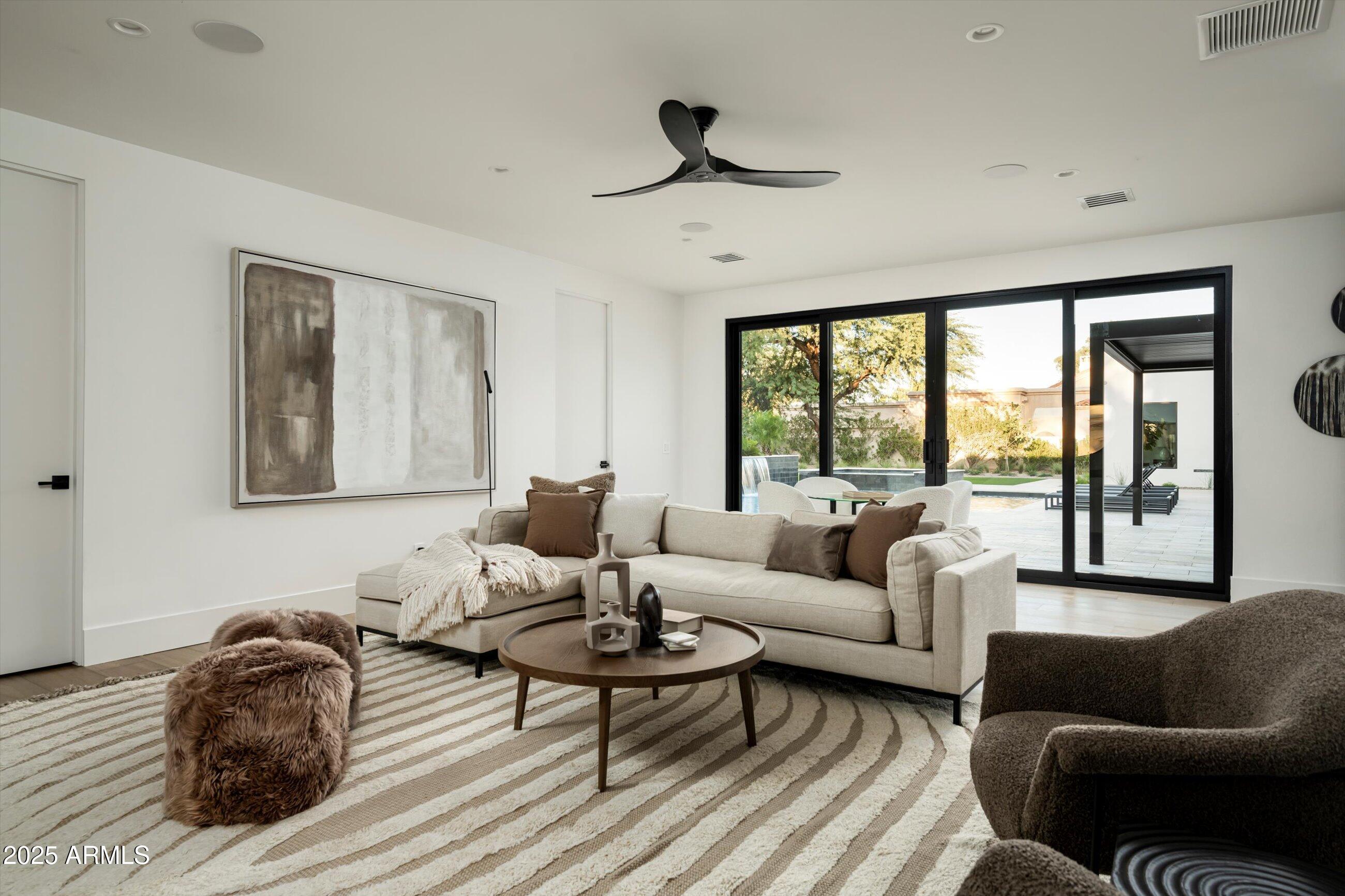 6748 E BERNEIL Lane, Paradise Valley