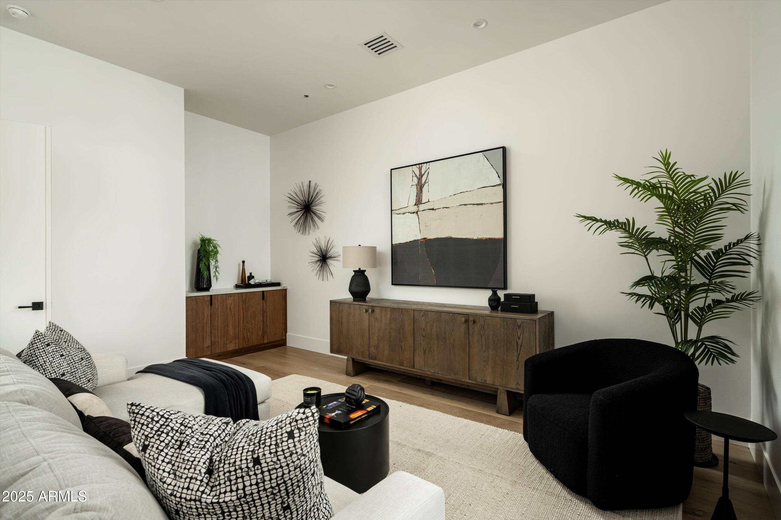 6748 E BERNEIL Lane, Paradise Valley