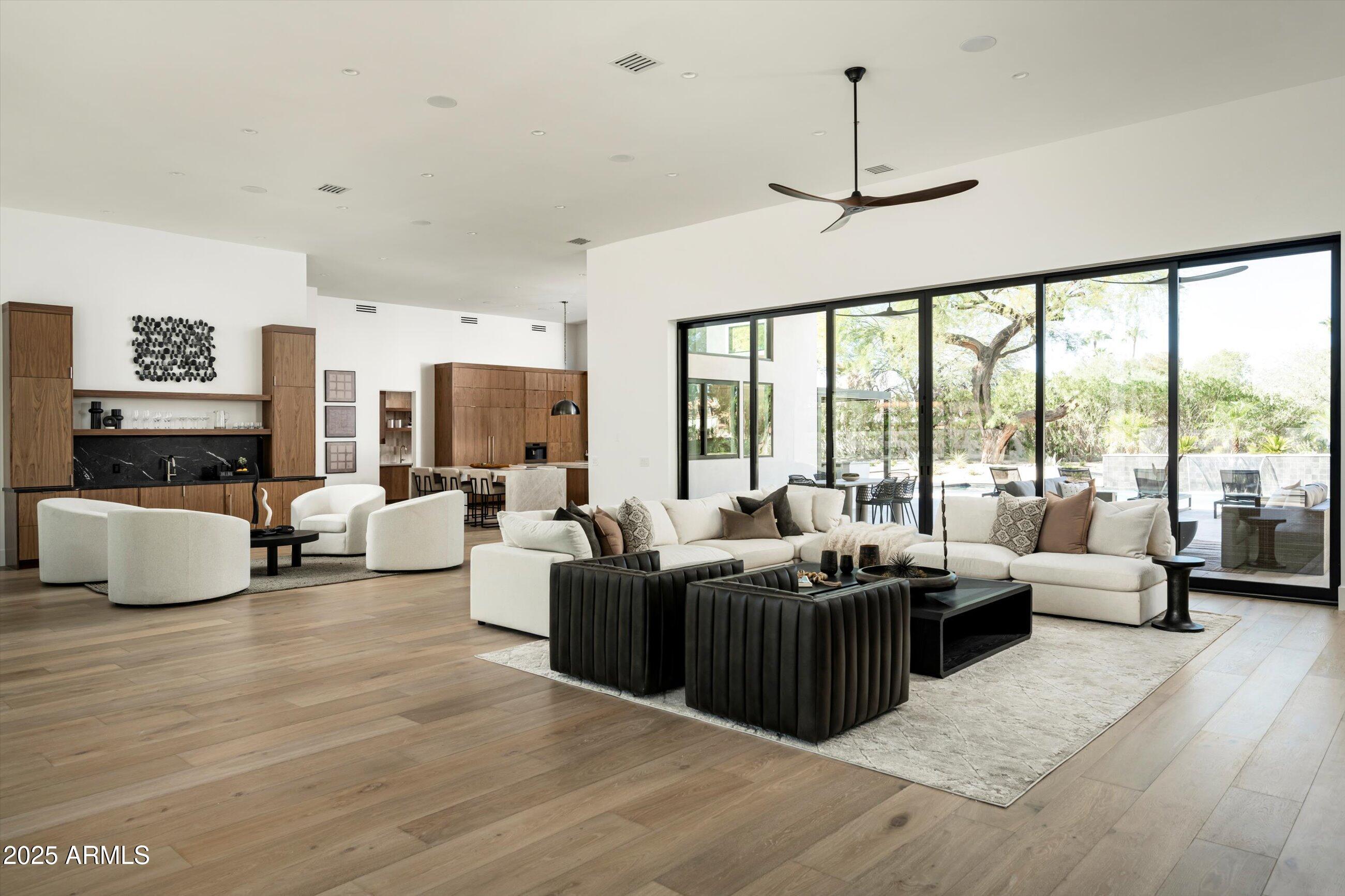 6748 E BERNEIL Lane, Paradise Valley