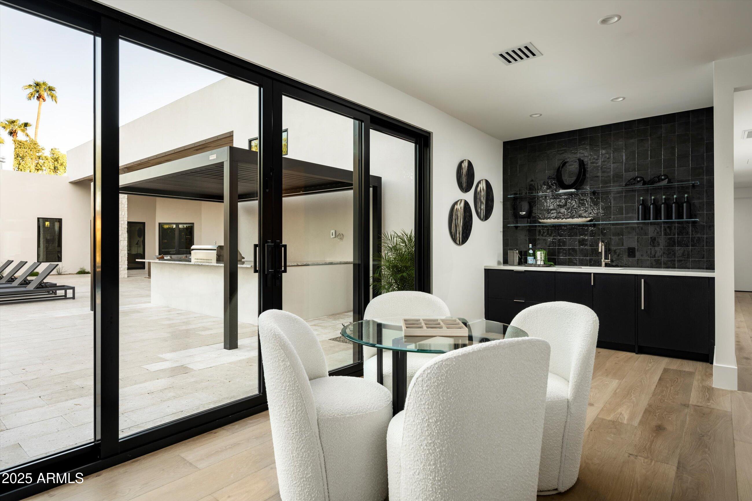 6748 E BERNEIL Lane, Paradise Valley