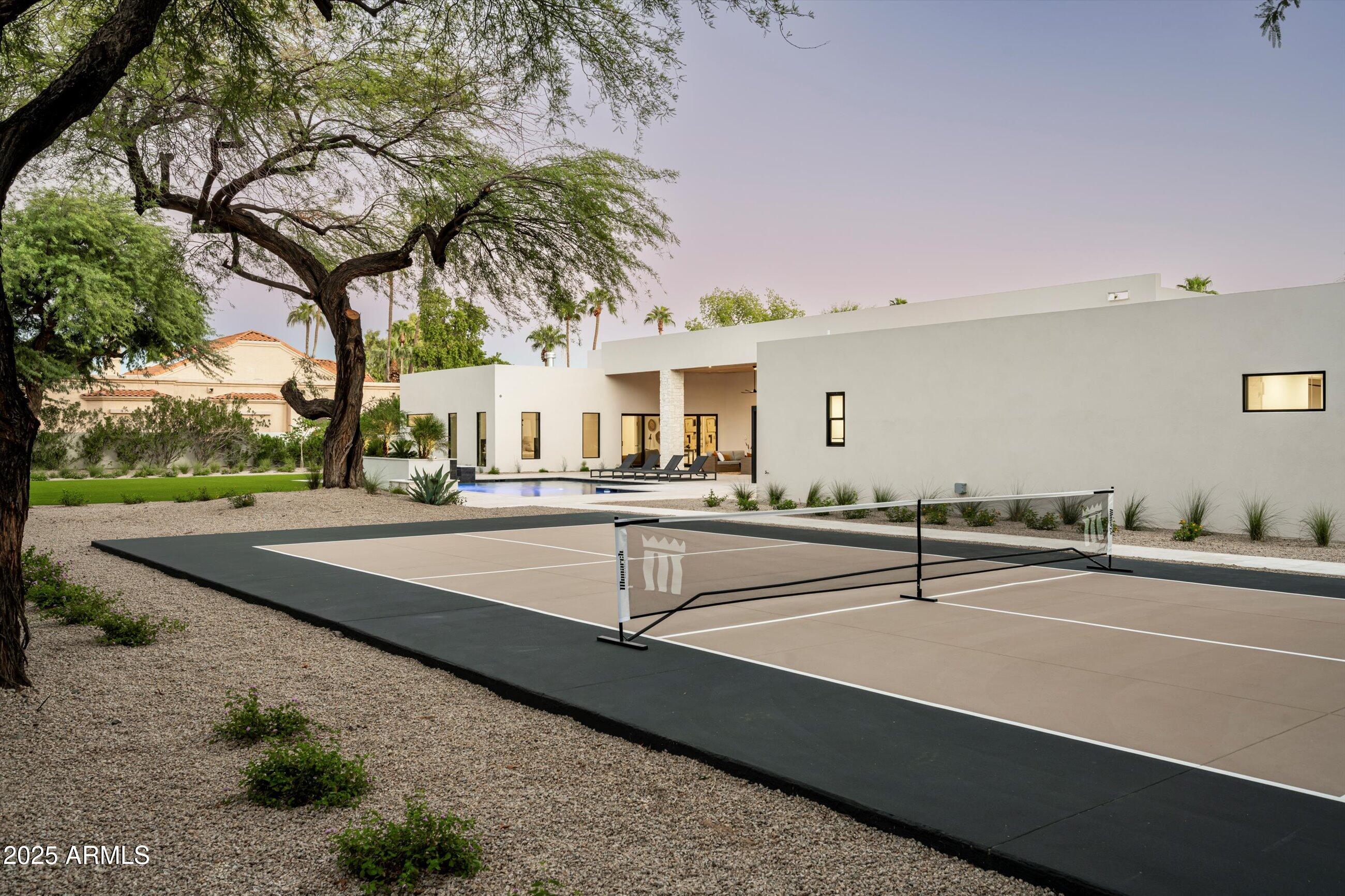 6748 E BERNEIL Lane, Paradise Valley