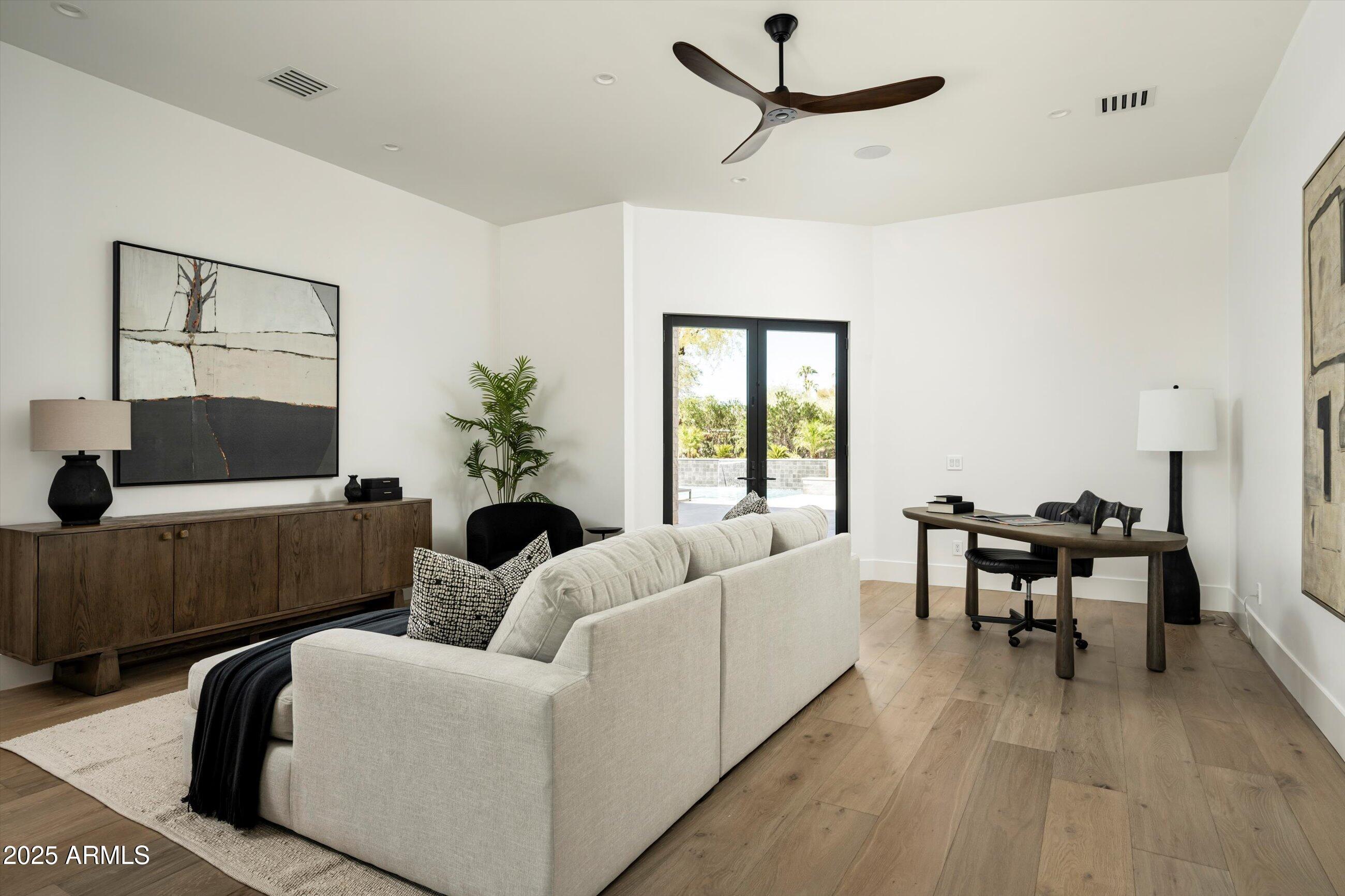 6748 E BERNEIL Lane, Paradise Valley