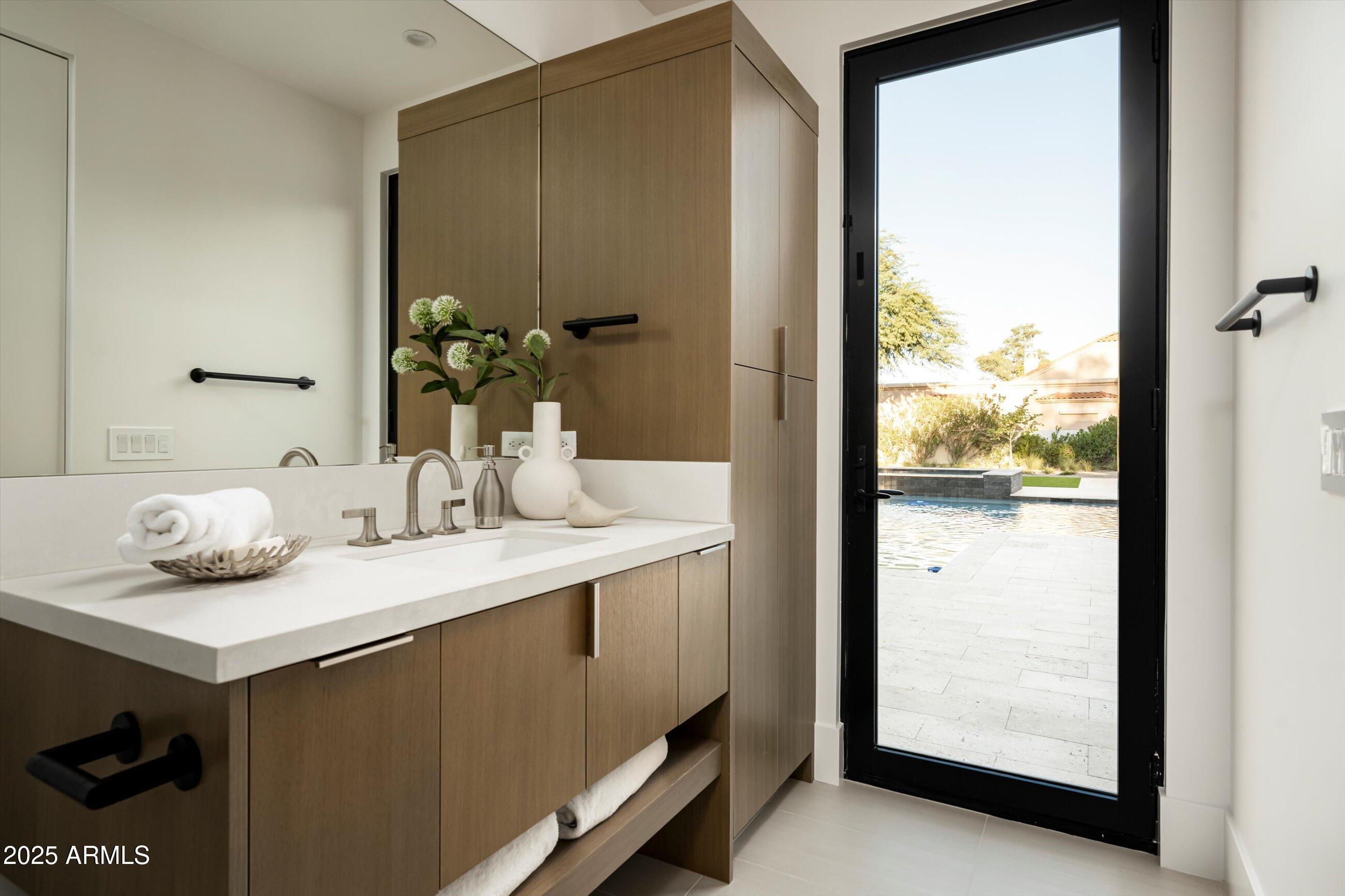 6748 E BERNEIL Lane, Paradise Valley