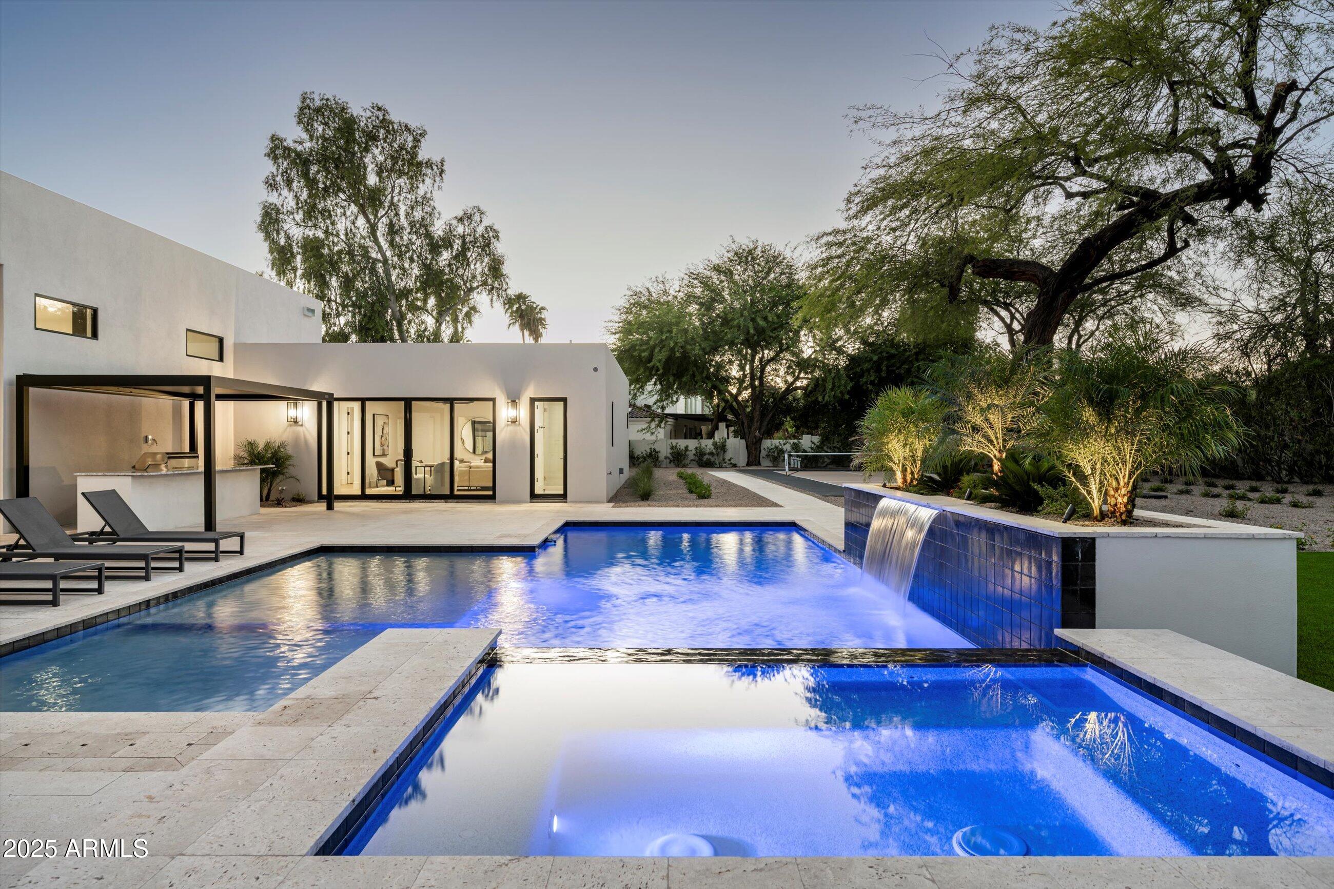 6748 E BERNEIL Lane, Paradise Valley