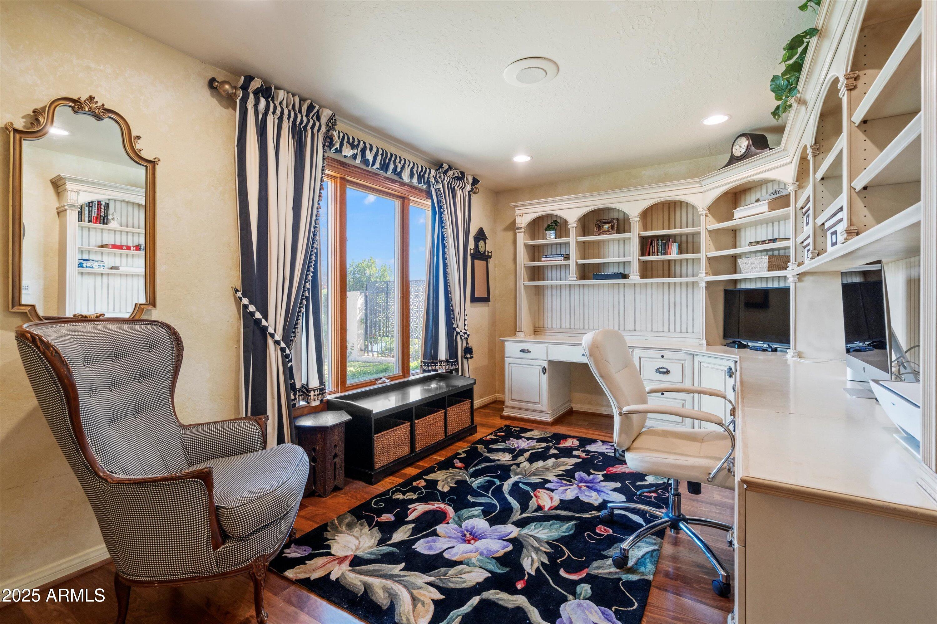 8156 E DEL CAPITAN Drive, Scottsdale