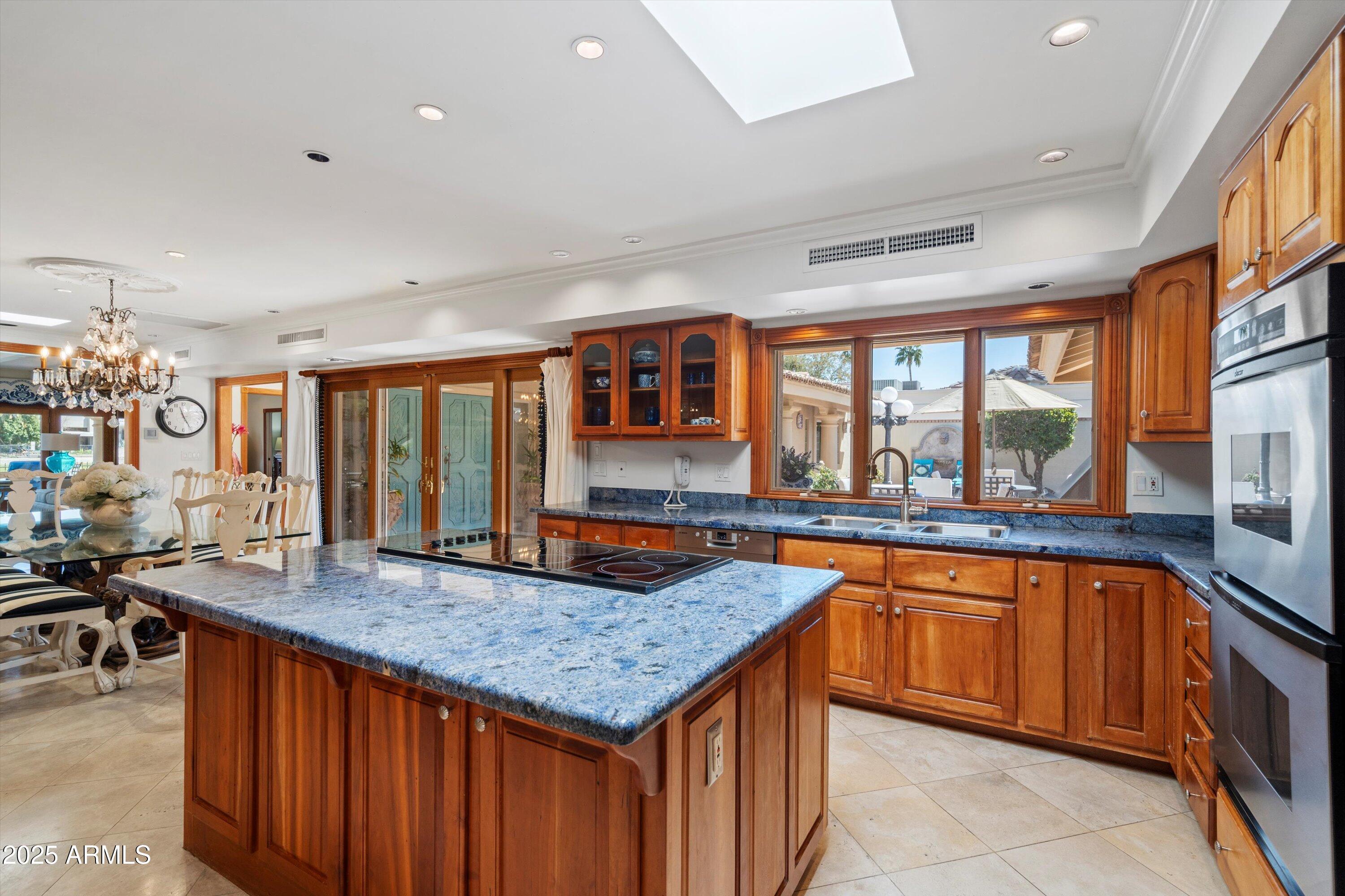 8156 E DEL CAPITAN Drive, Scottsdale