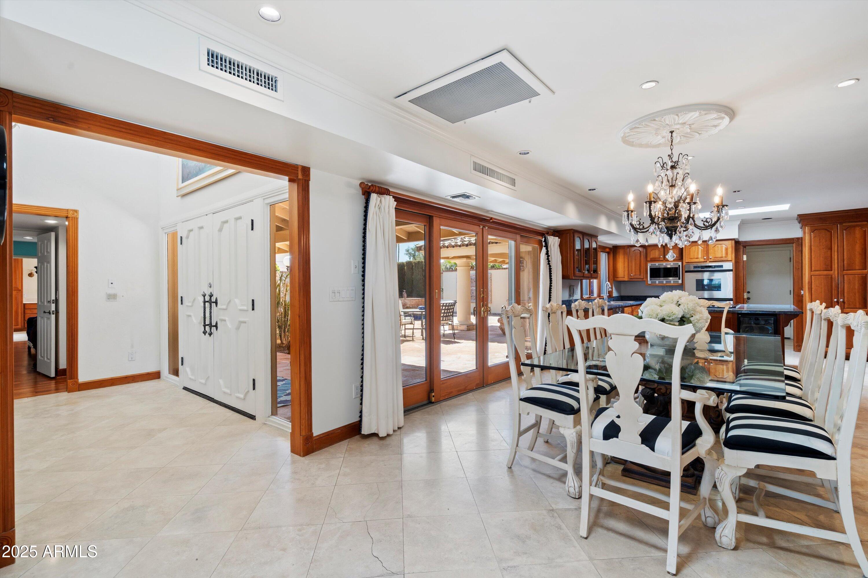 8156 E DEL CAPITAN Drive, Scottsdale