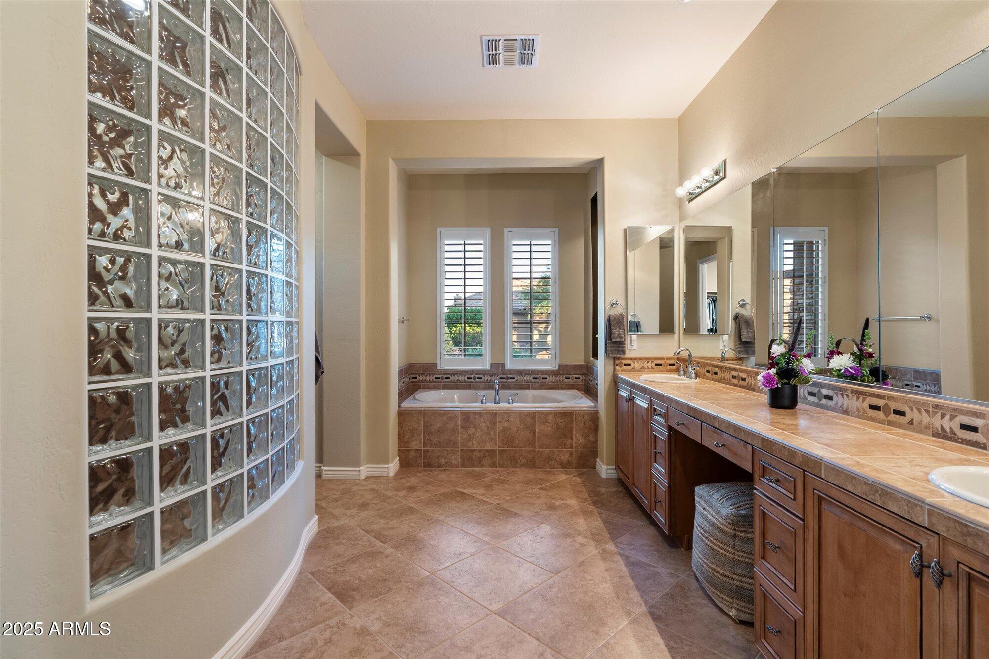 41318 N CLUB POINTE Drive